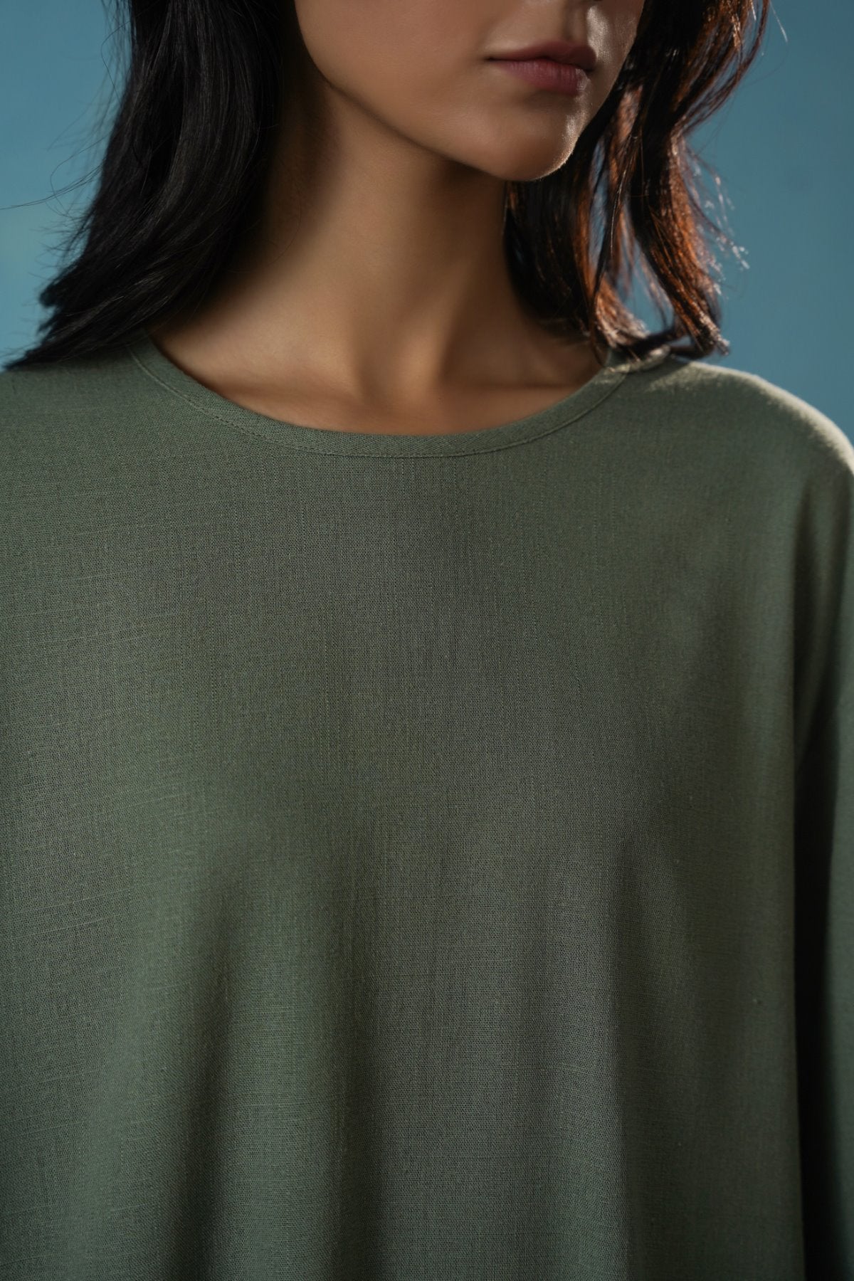 EVERYDAY BACK BUTTON BLOUSE - Image 6