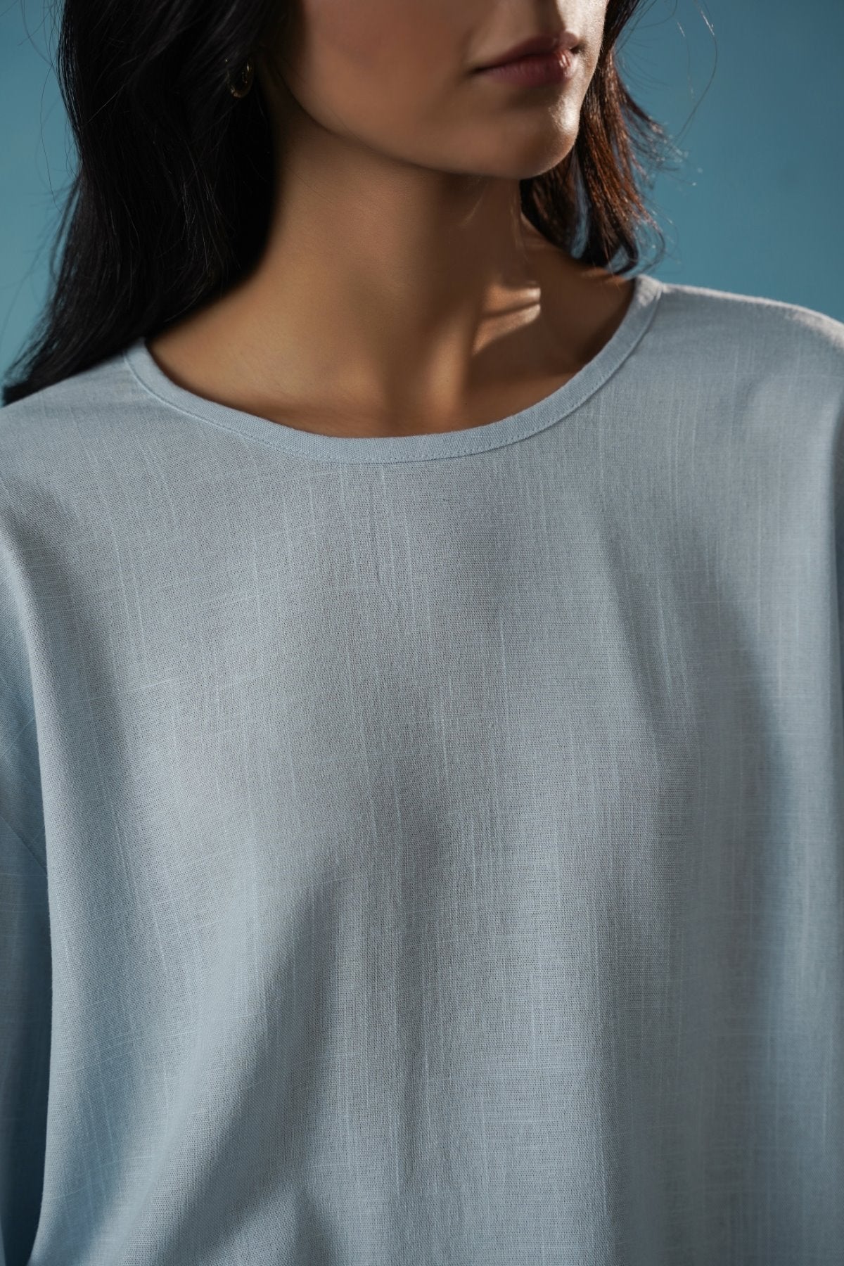 EVERYDAY BACK BUTTON BLOUSE - Image 4
