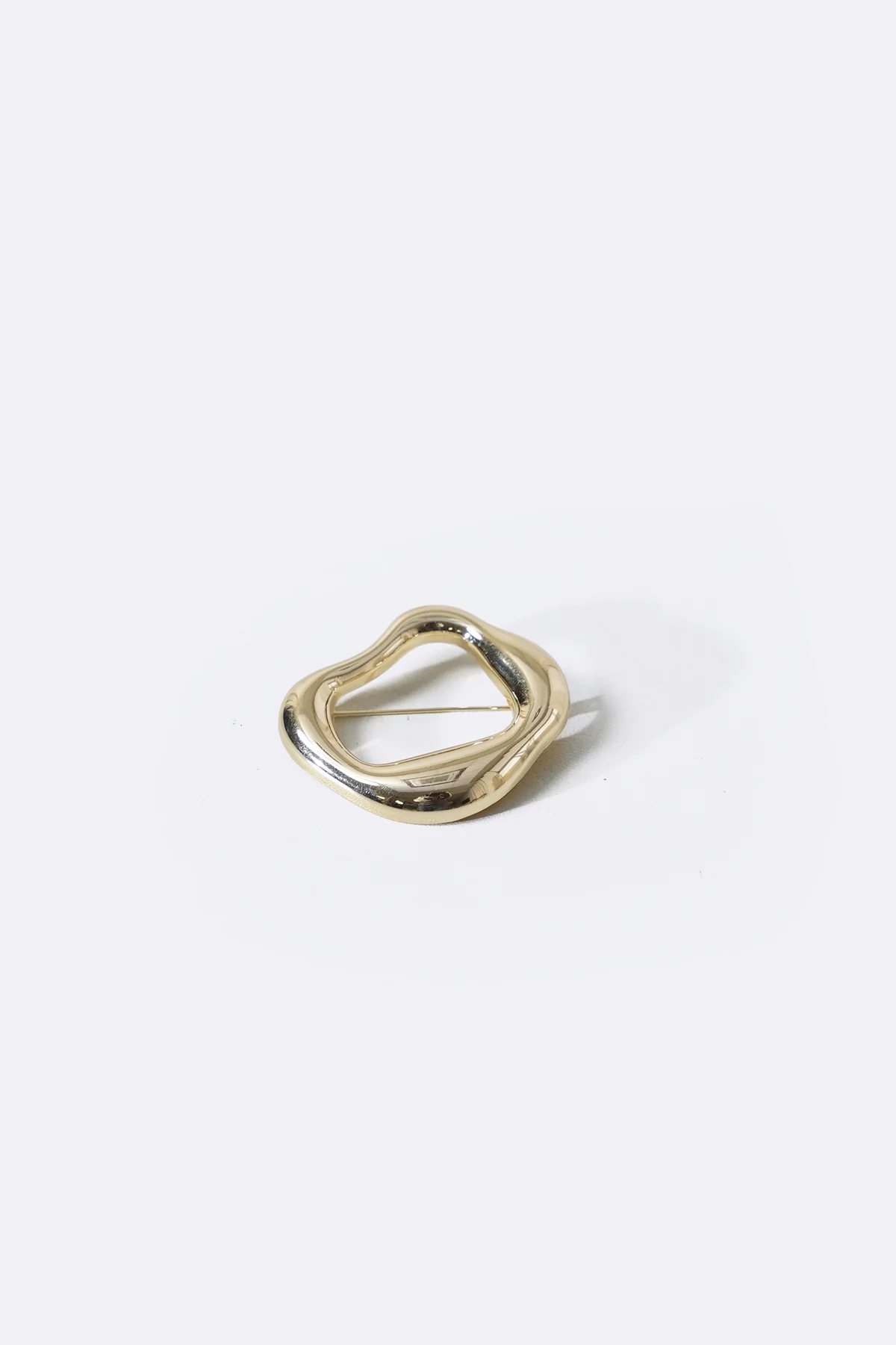 GOLD METAL BROOCH