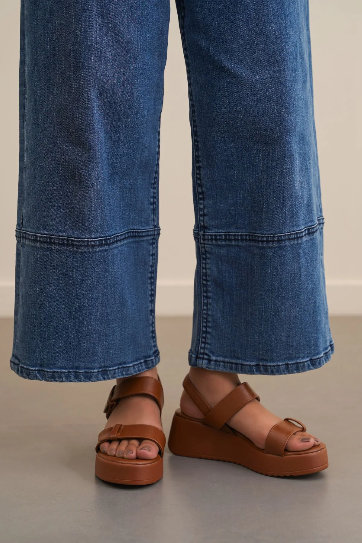 HOLIDAY MAMA SANDALS - Image 4