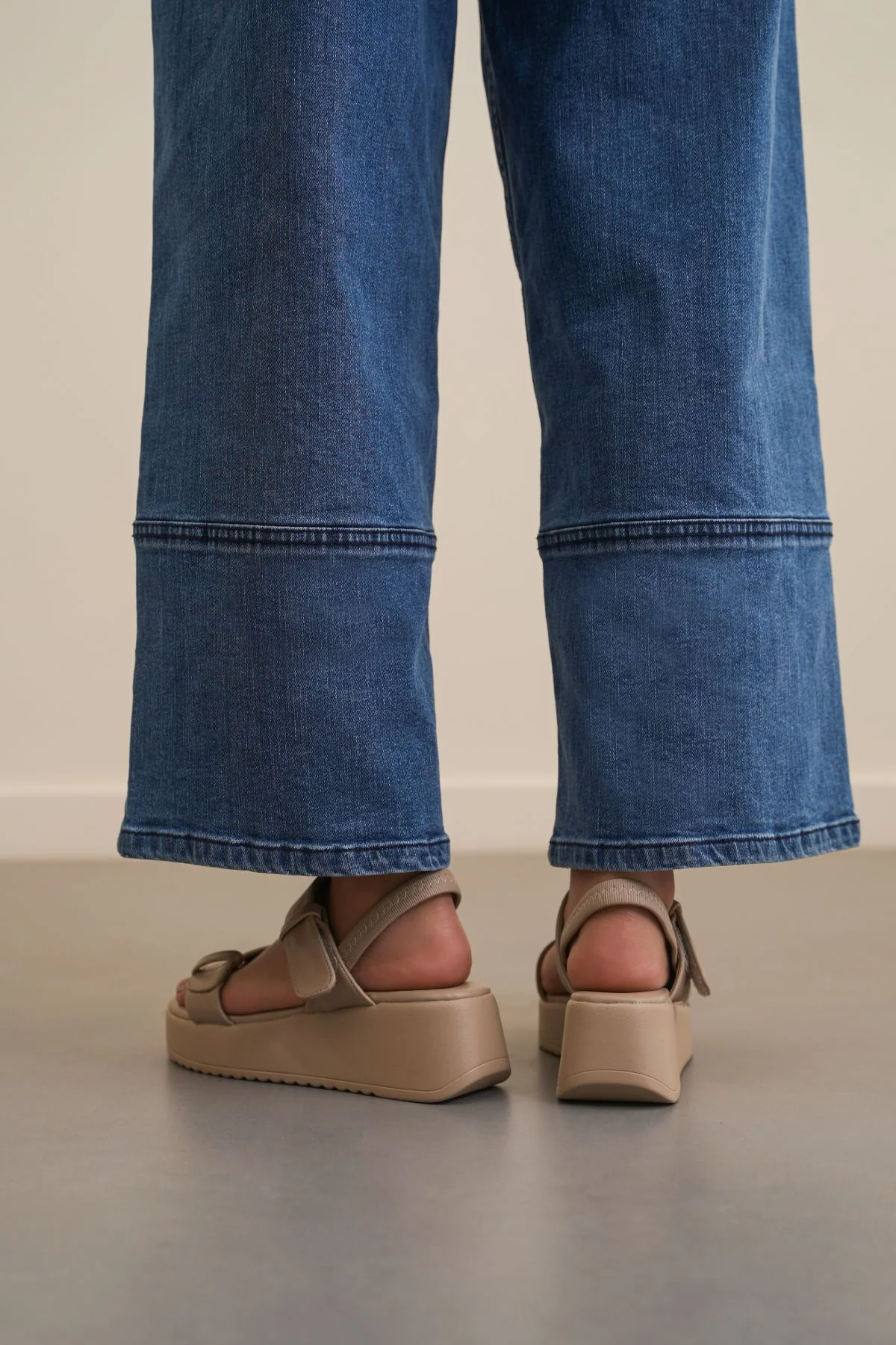 HOLIDAY MAMA SANDALS - Image 3