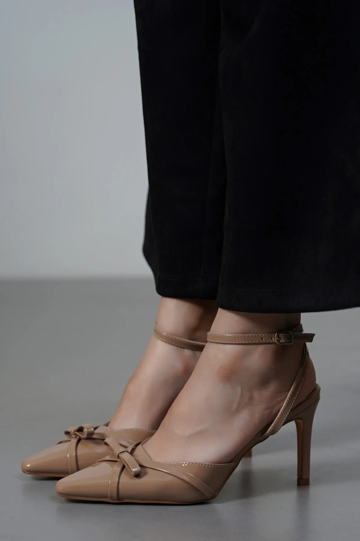 HOLLYWOOD BOW HEELS - Image 4