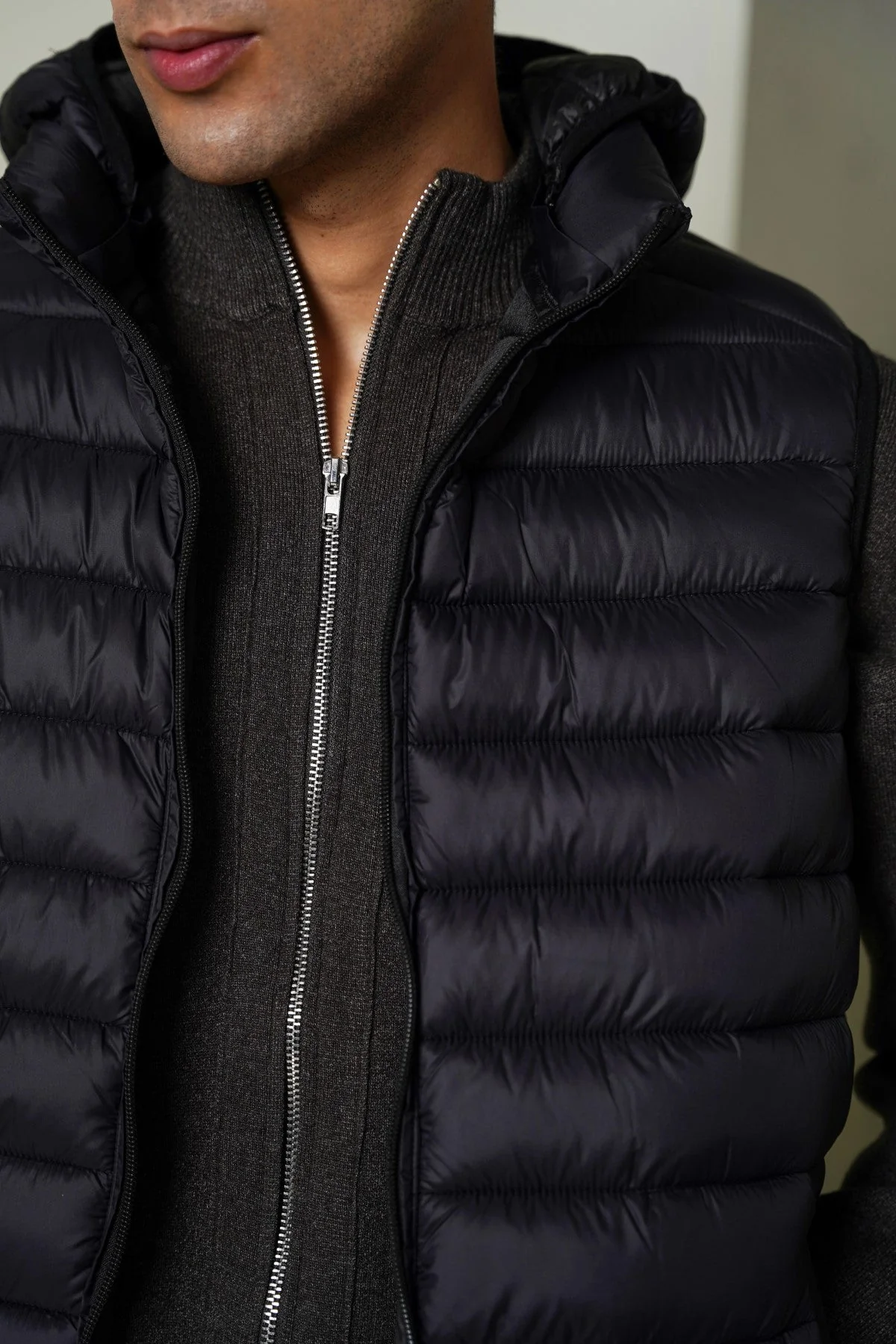 HOODED GILET - Image 4