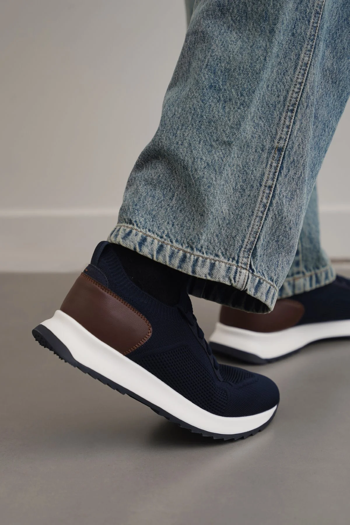 LACE-UP KNIT SNEAKERS - Image 3