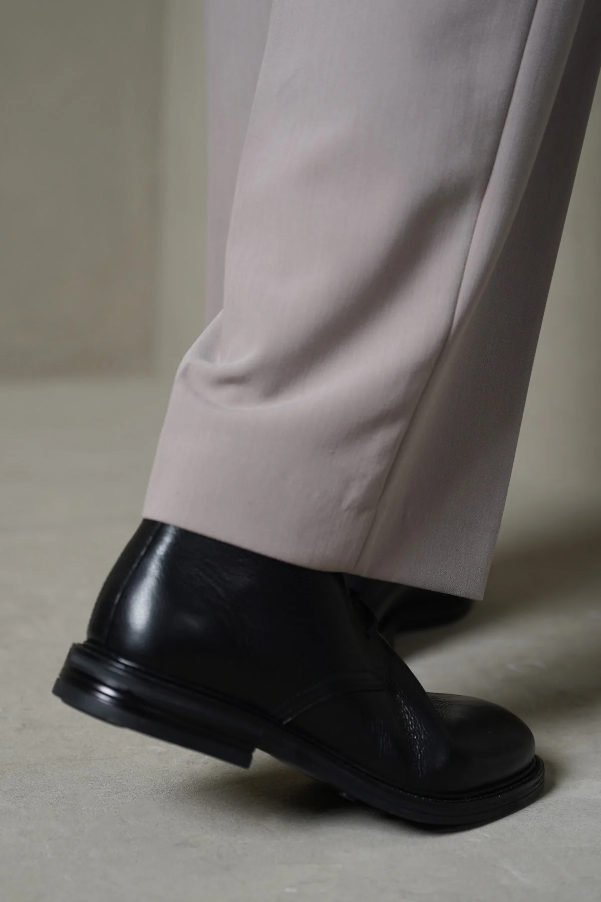 LACE UP LEATHER CHUKKA BOOT - Image 4