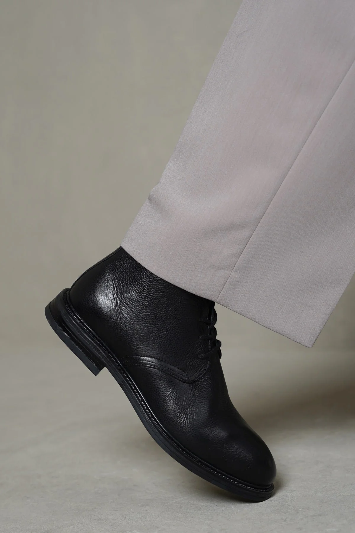 LACE UP LEATHER CHUKKA BOOT - Image 6
