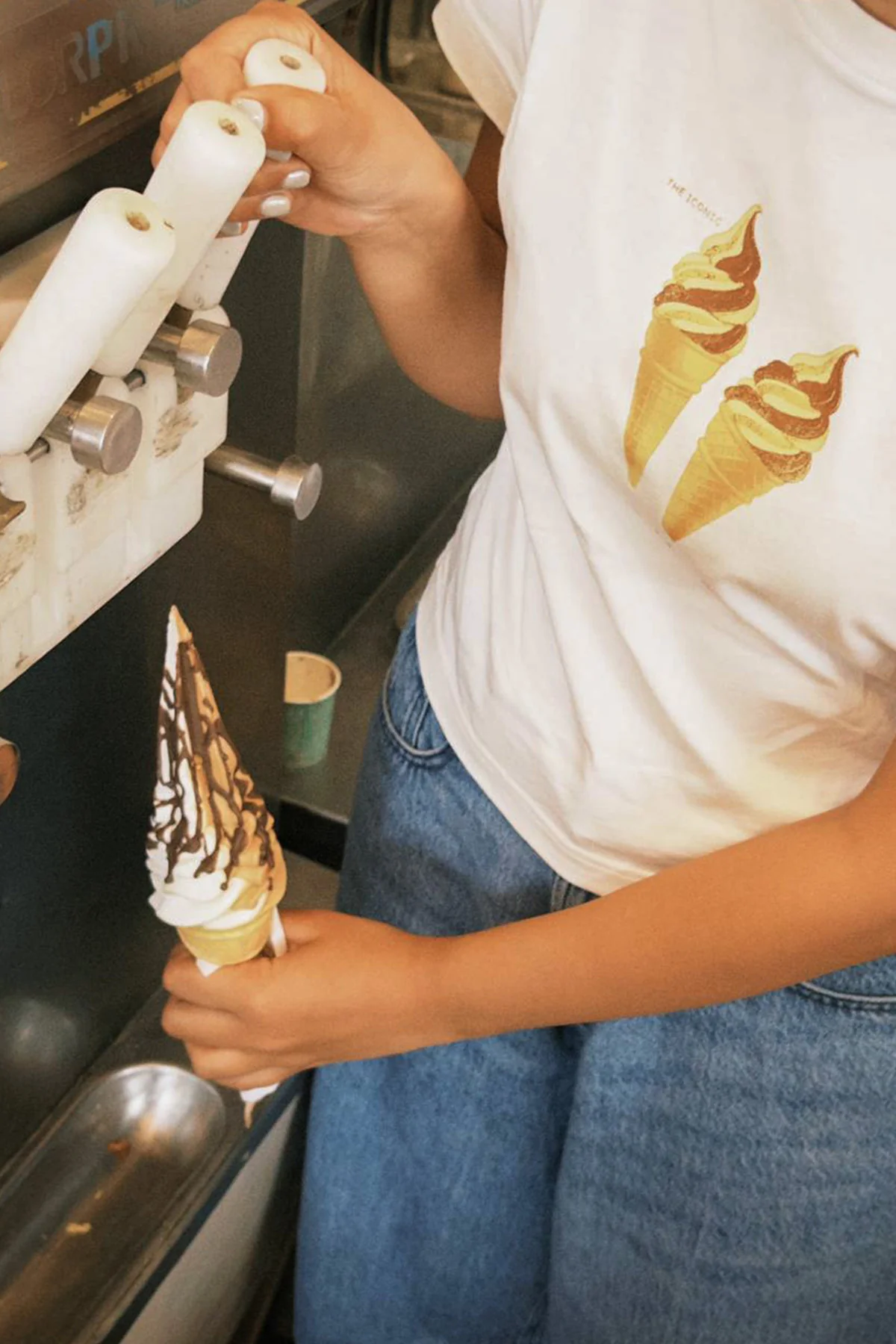 LAMA X ROBBIYA CONE TEE - Image 6