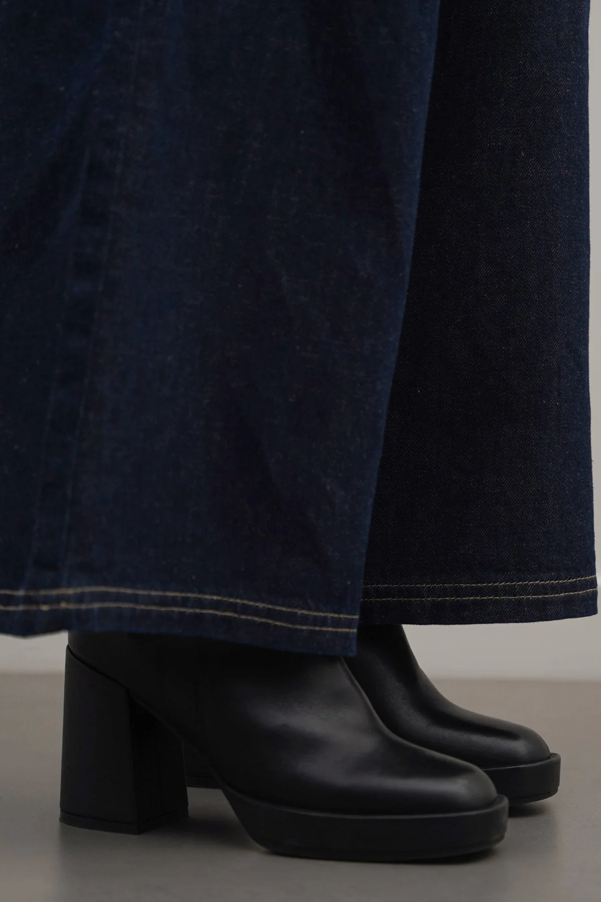 LEATHER BLOCK BOOTS - Image 4