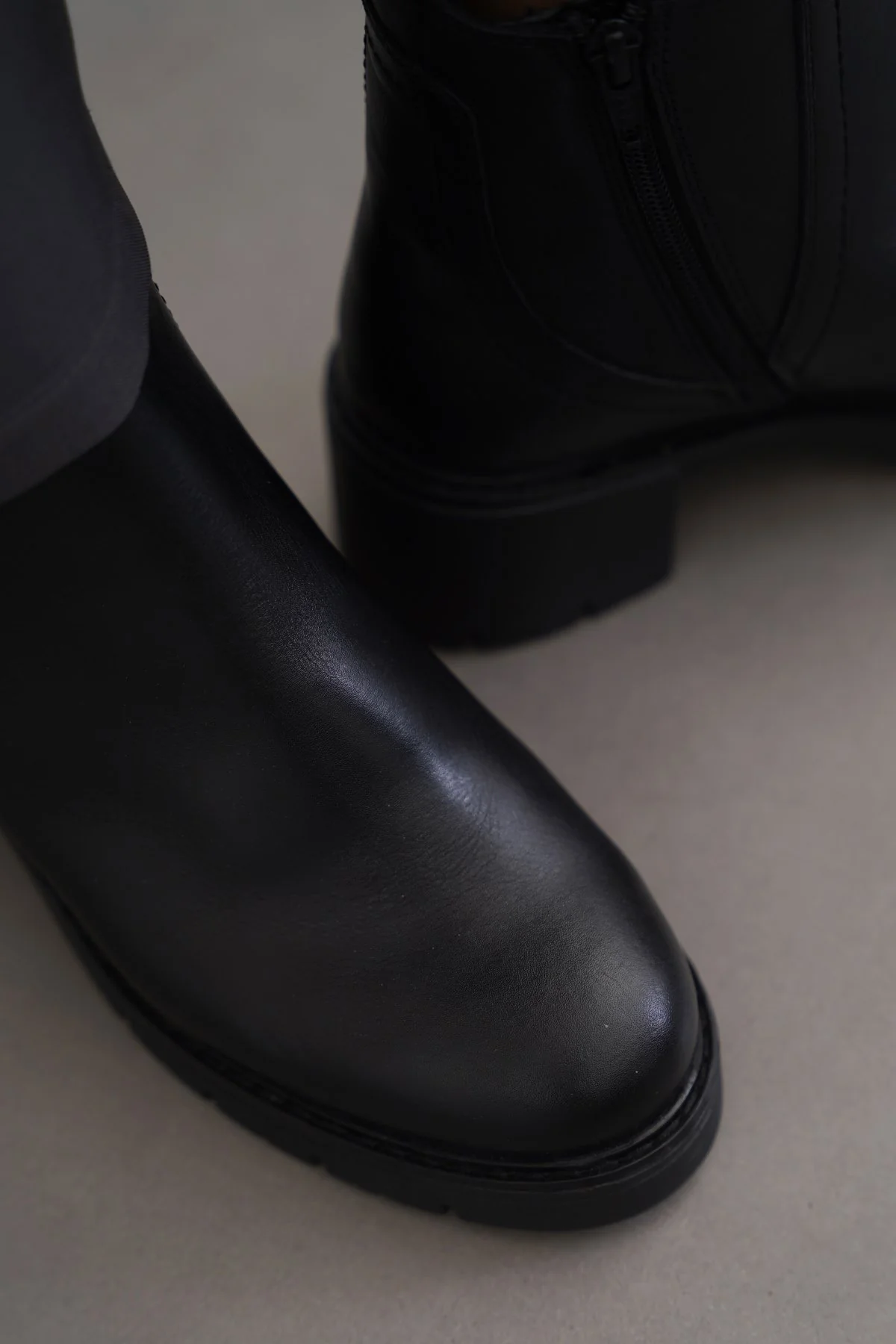 LEATHER CHELSEA BOOTS - Image 3