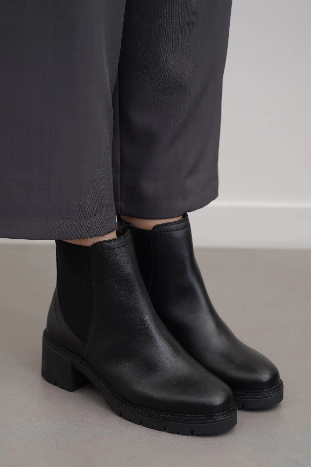 LEATHER CHELSEA BOOTS - Image 5