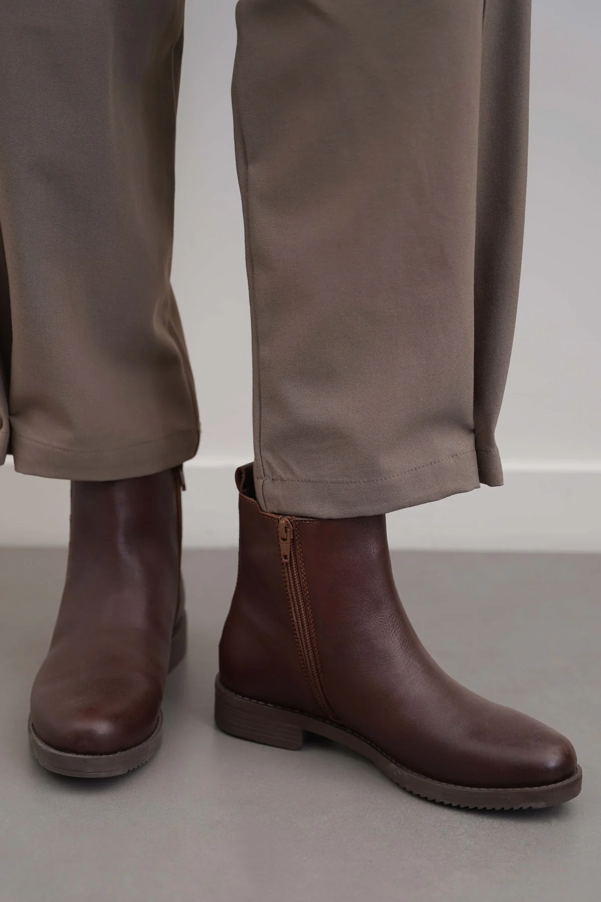 LEATHER CHELSEA BOOTS - Image 2