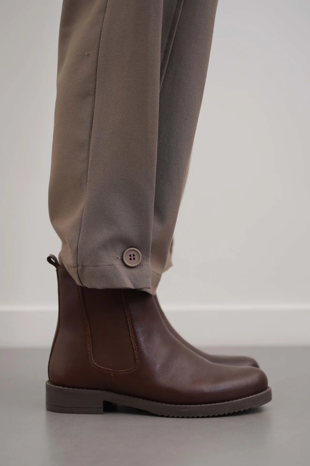 LEATHER CHELSEA BOOTS - Image 6