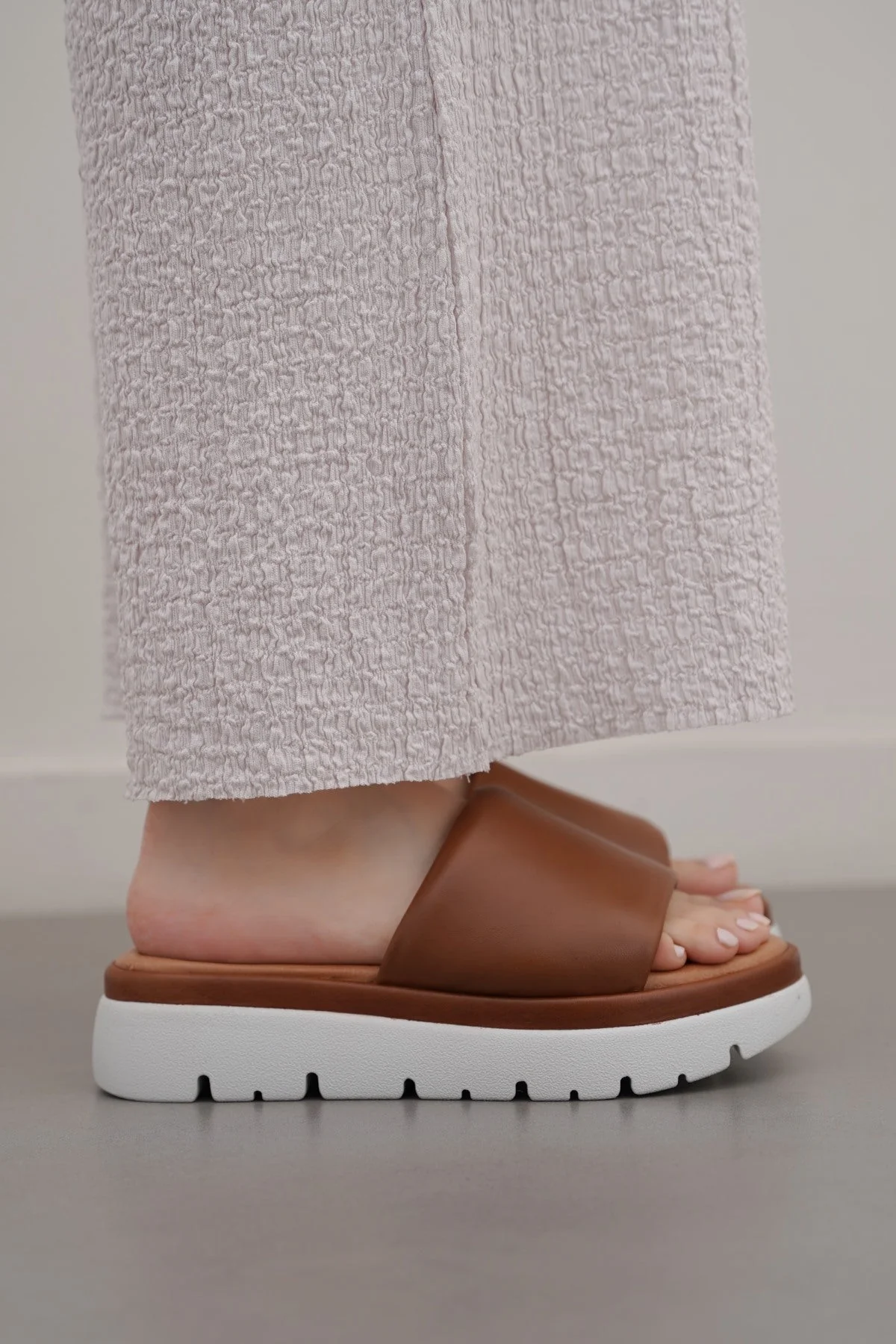 LEATHER MAMA PLATFORM SLIDES - Image 3