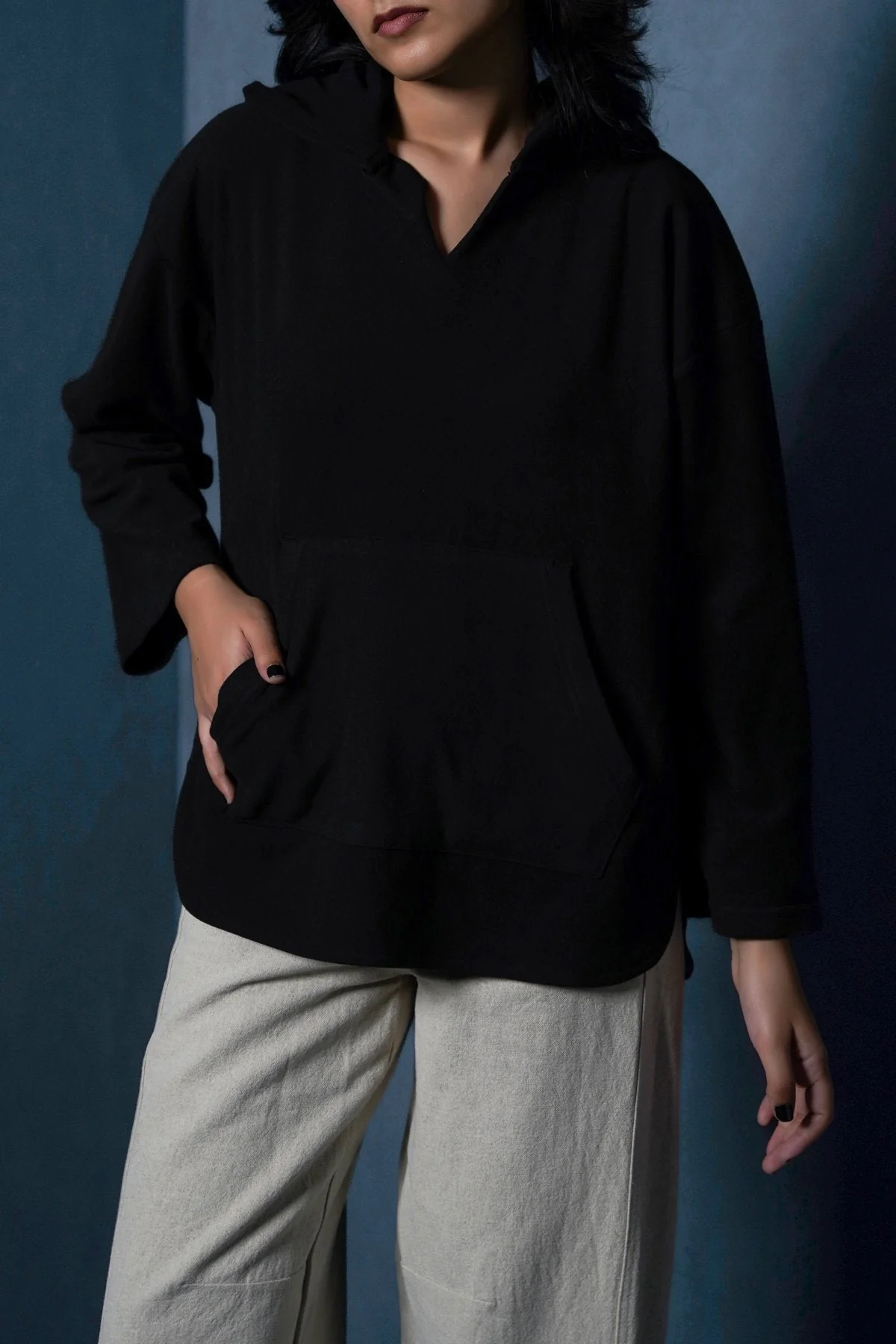 LOUNGE V-NECK HOODIE