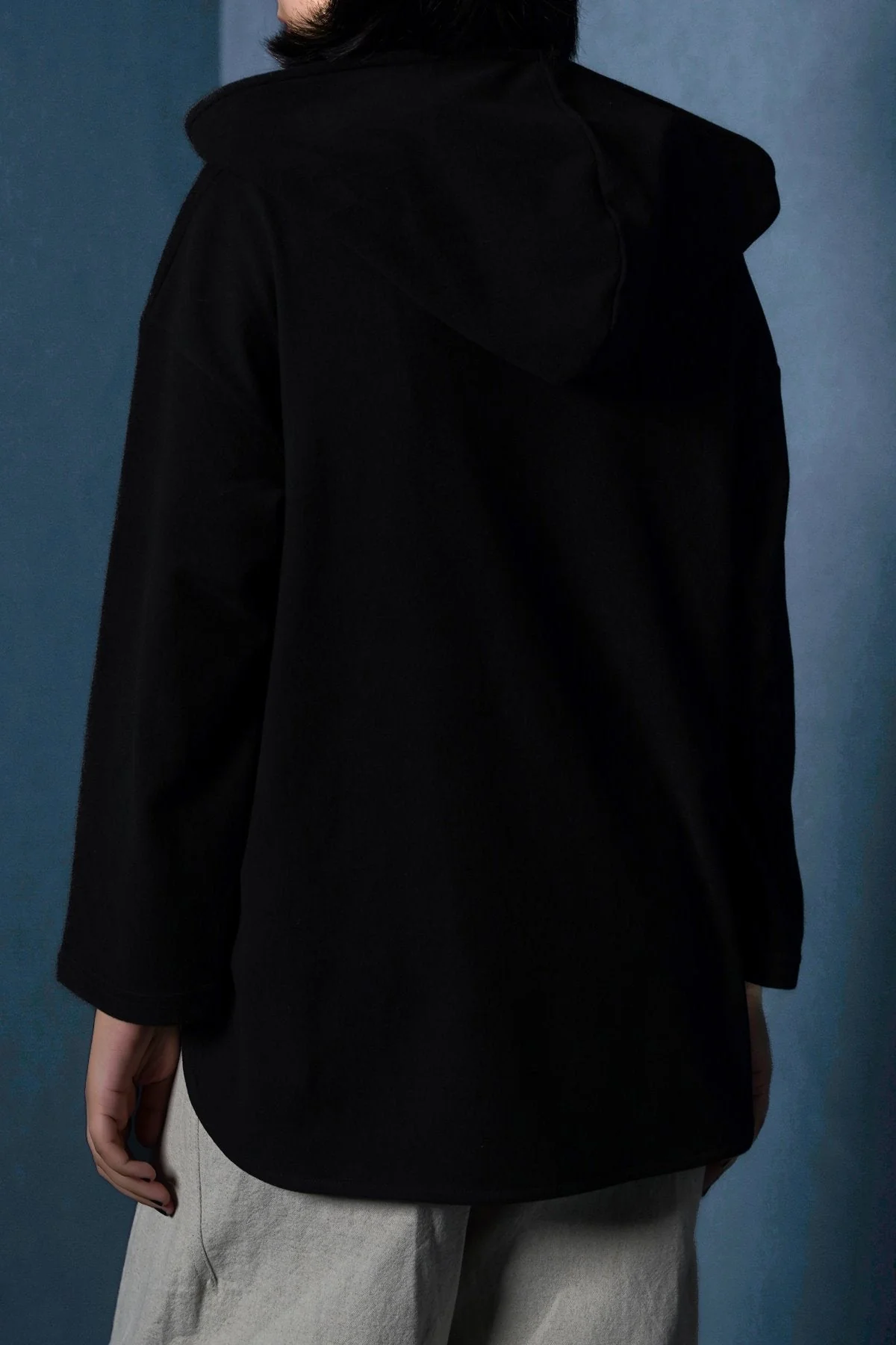 LOUNGE V-NECK HOODIE - Image 3