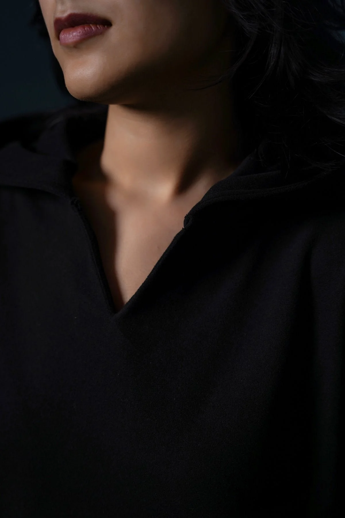 LOUNGE V-NECK HOODIE - Image 4
