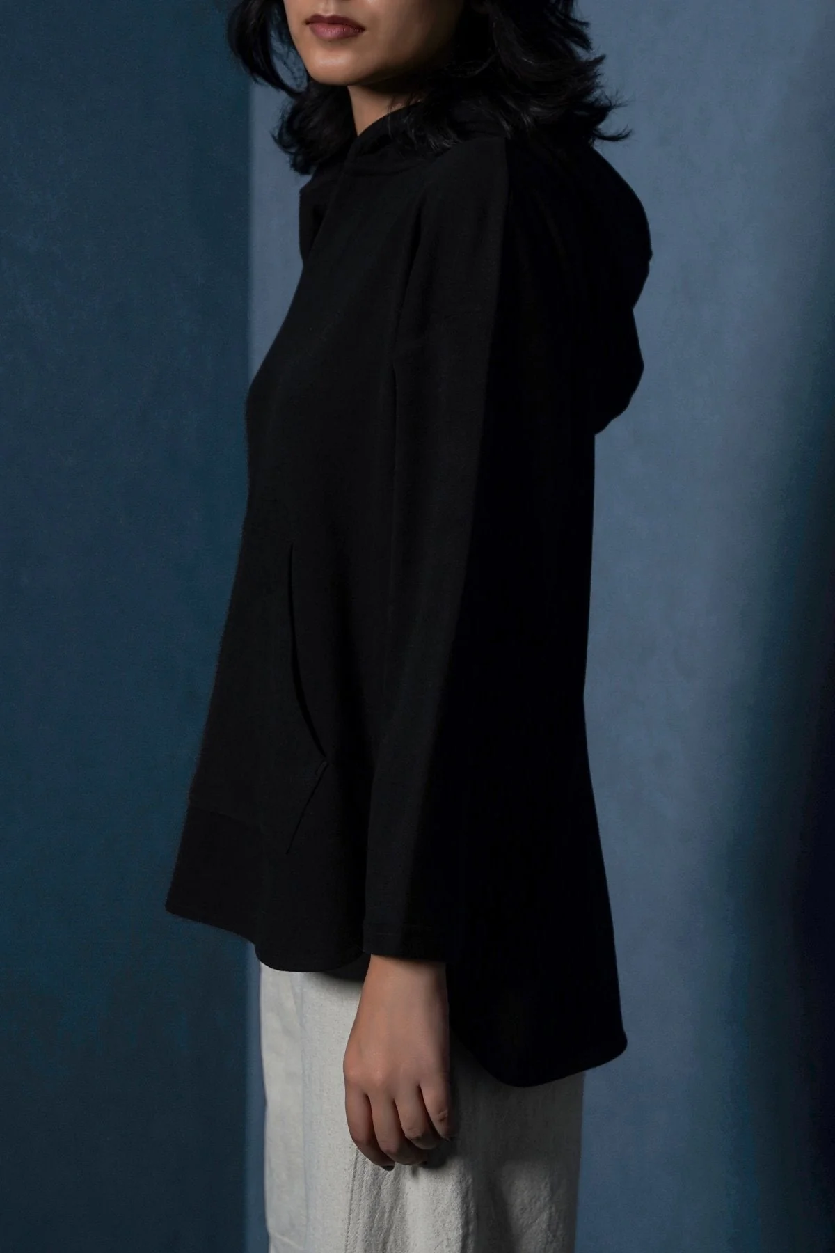 LOUNGE V-NECK HOODIE - Image 5
