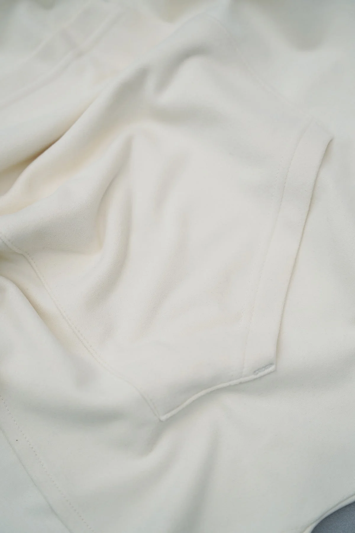 LOUNGE V-NECK HOODIE - Image 3