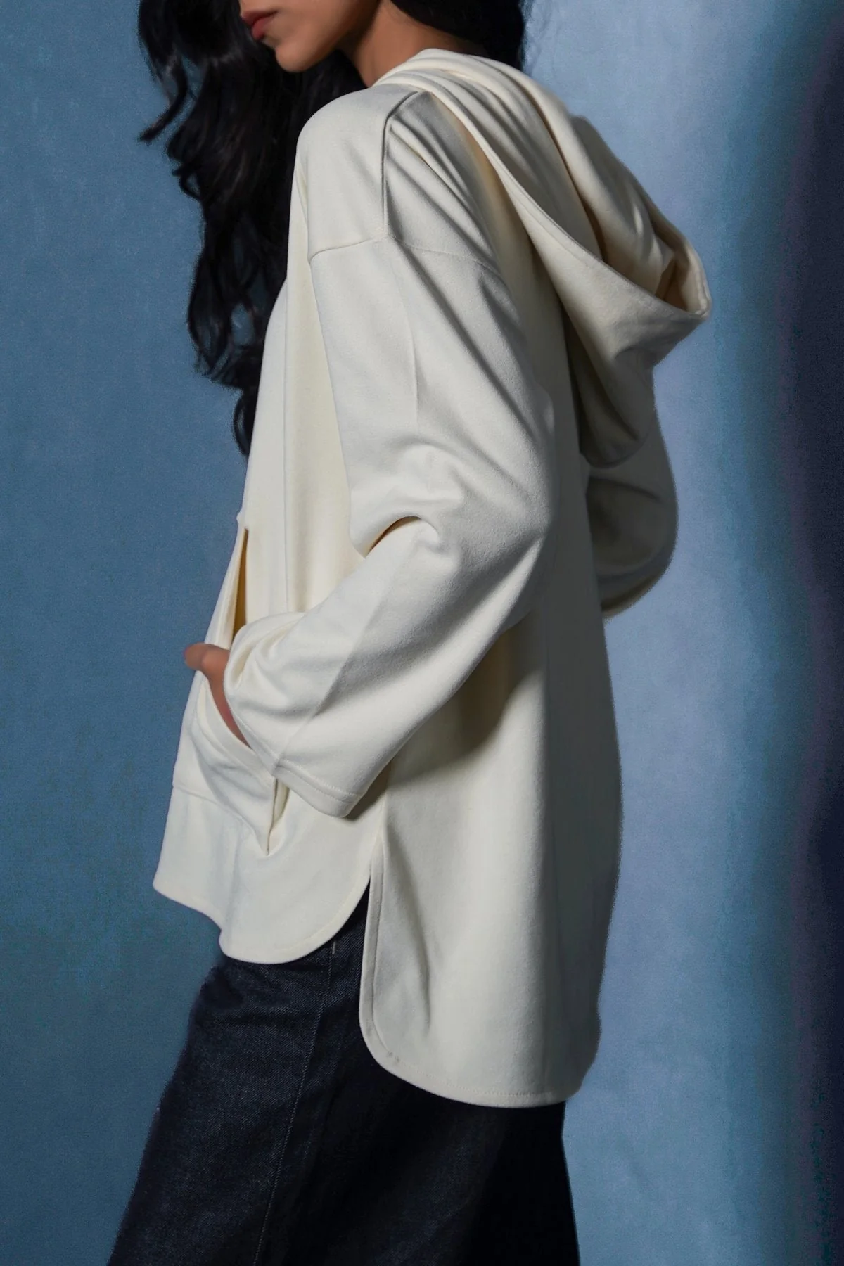 LOUNGE V-NECK HOODIE - Image 5