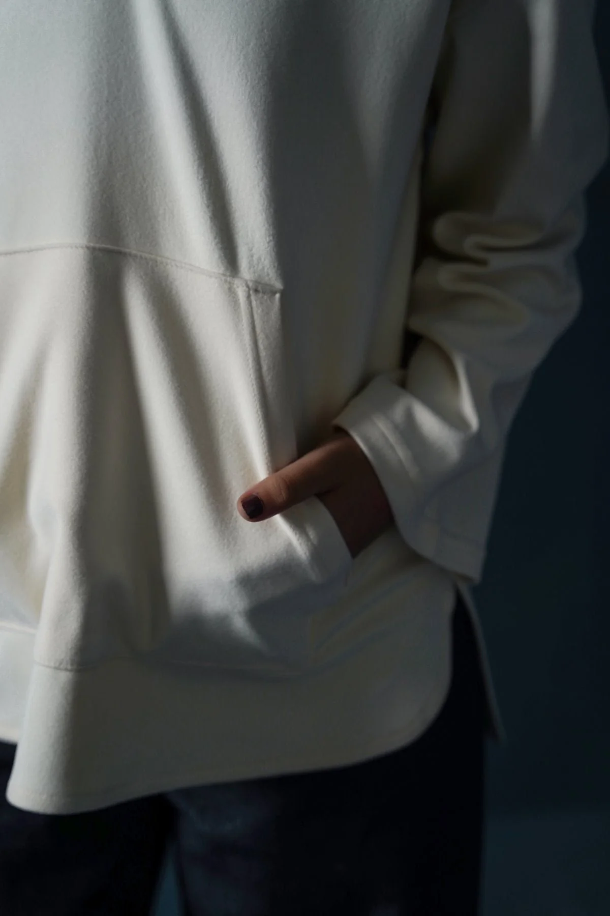 LOUNGE V-NECK HOODIE - Image 6