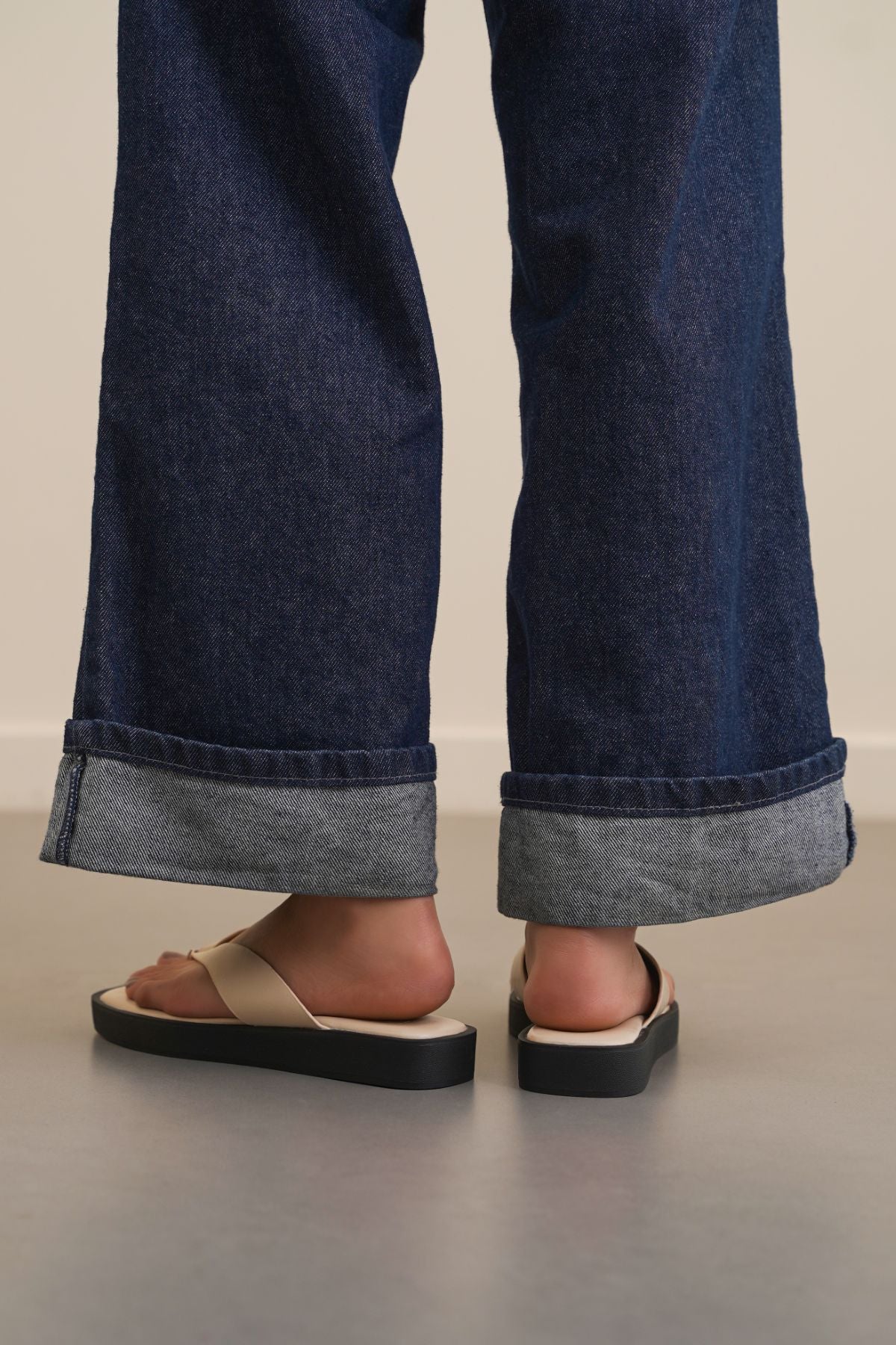 MAGAZINE FLIP FLOPS - Image 5