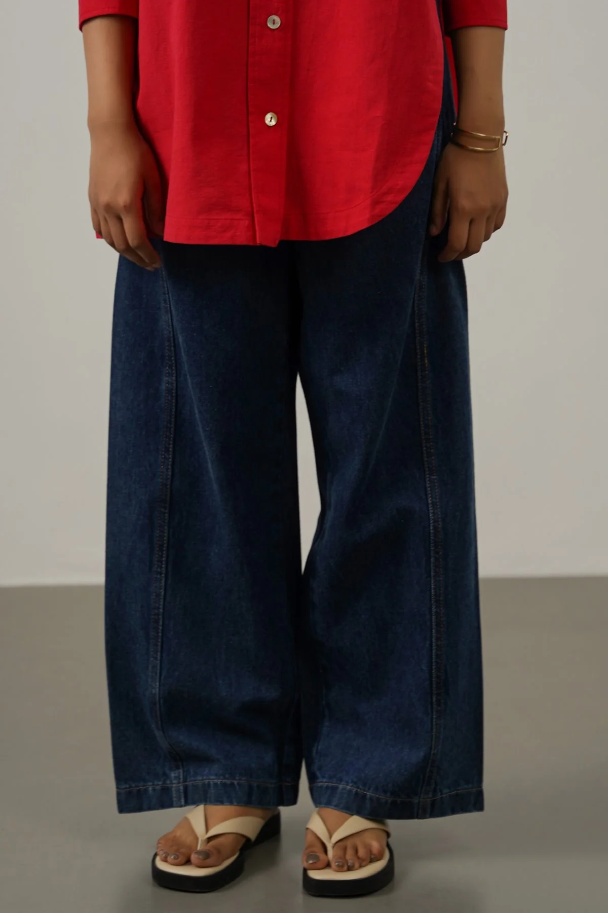 MID RISE BARREL JEANS - Image 3