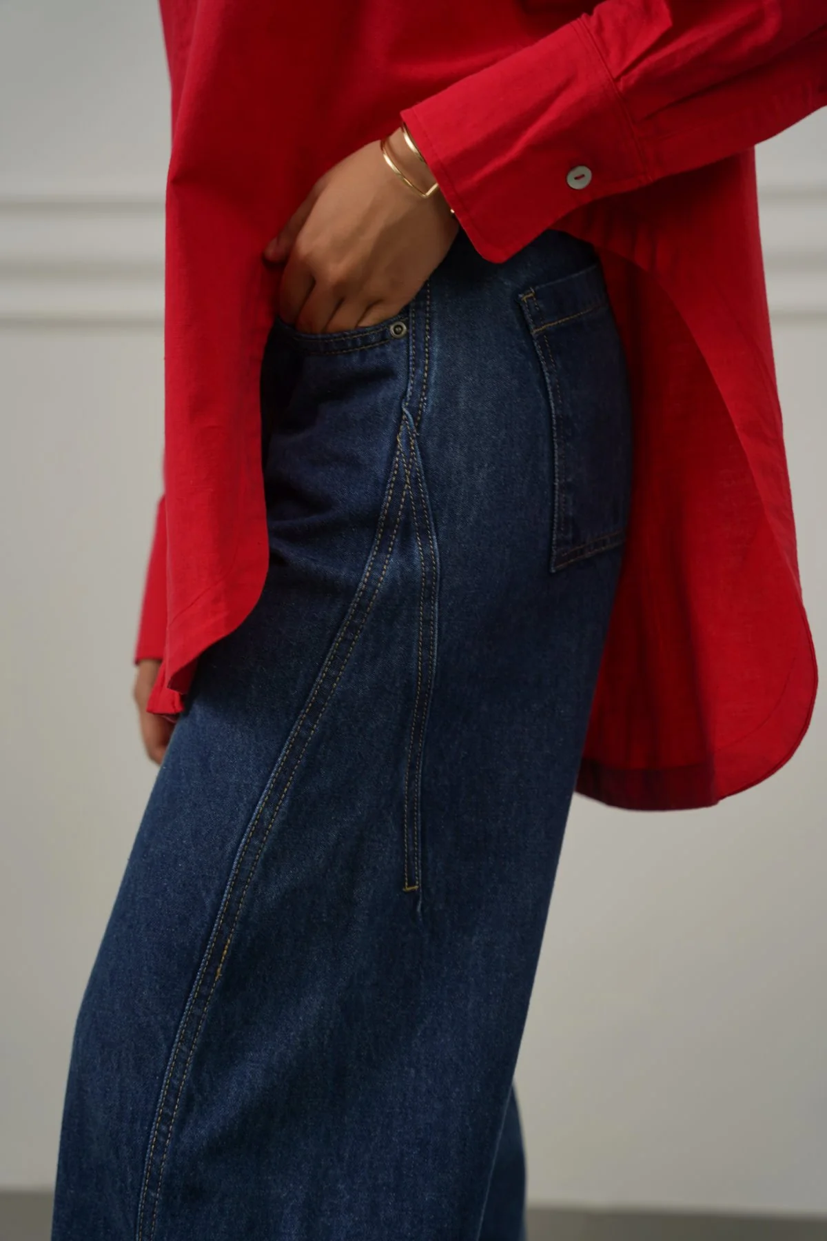 MID RISE BARREL JEANS - Image 4