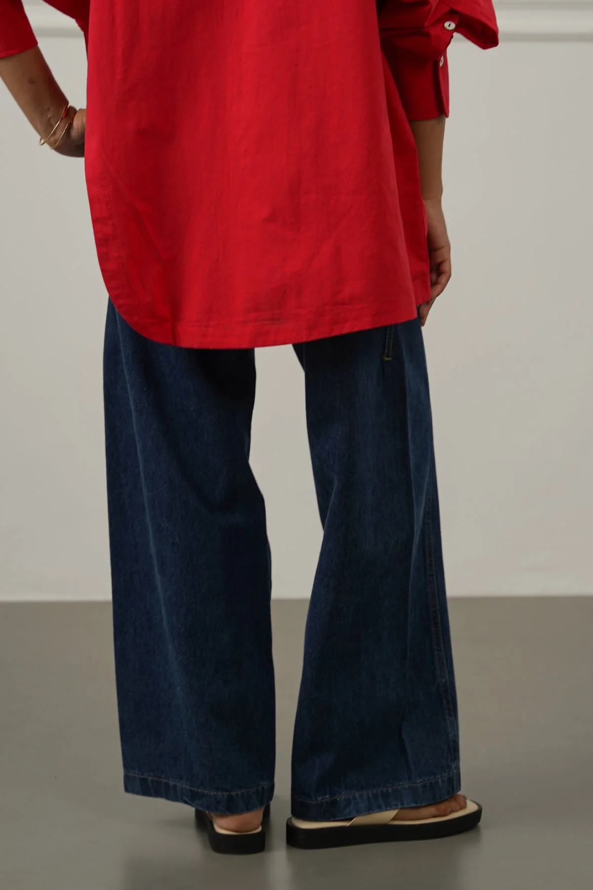 MID RISE BARREL JEANS - Image 5
