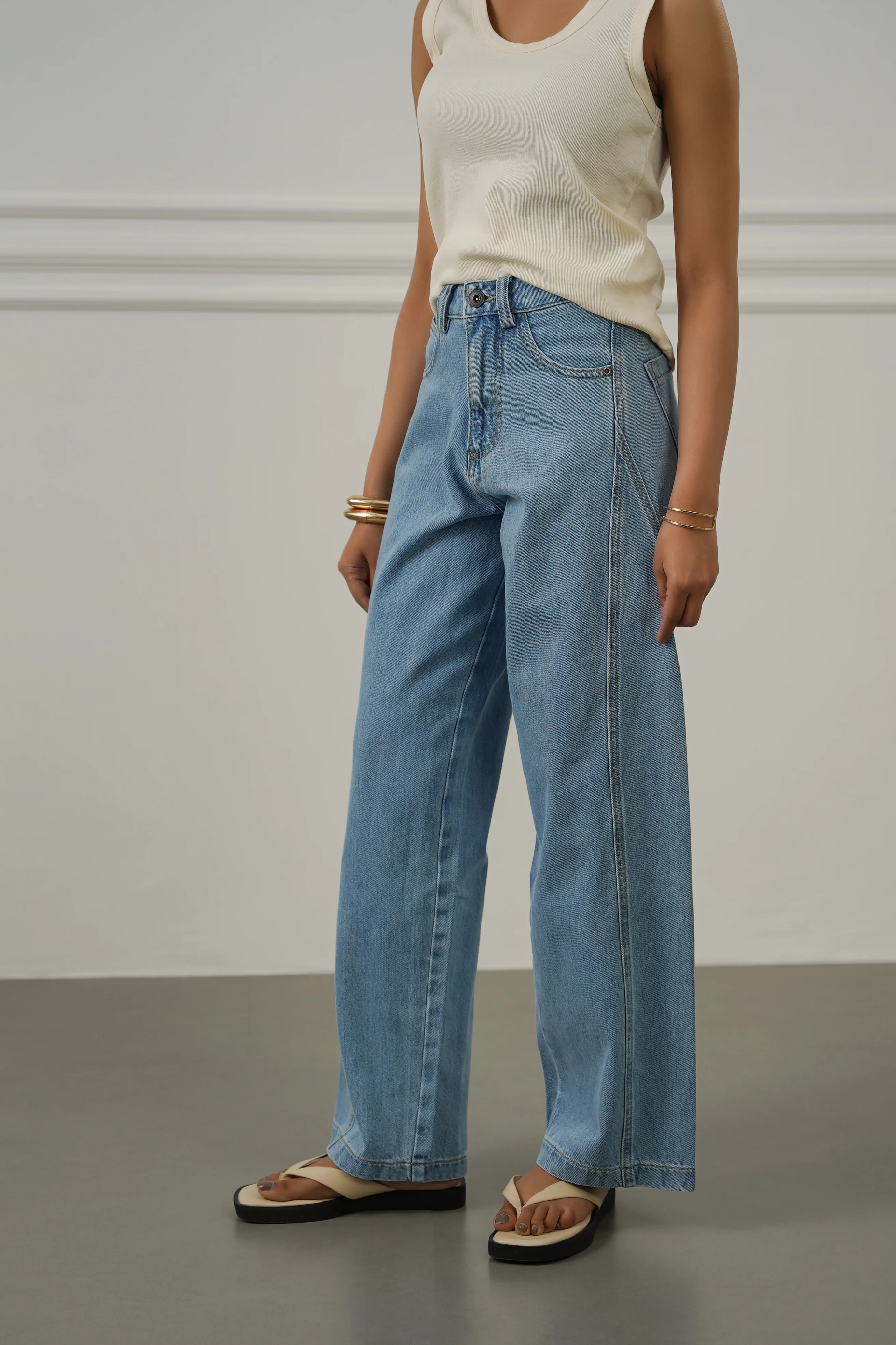 MID RISE BARREL JEANS - Image 3