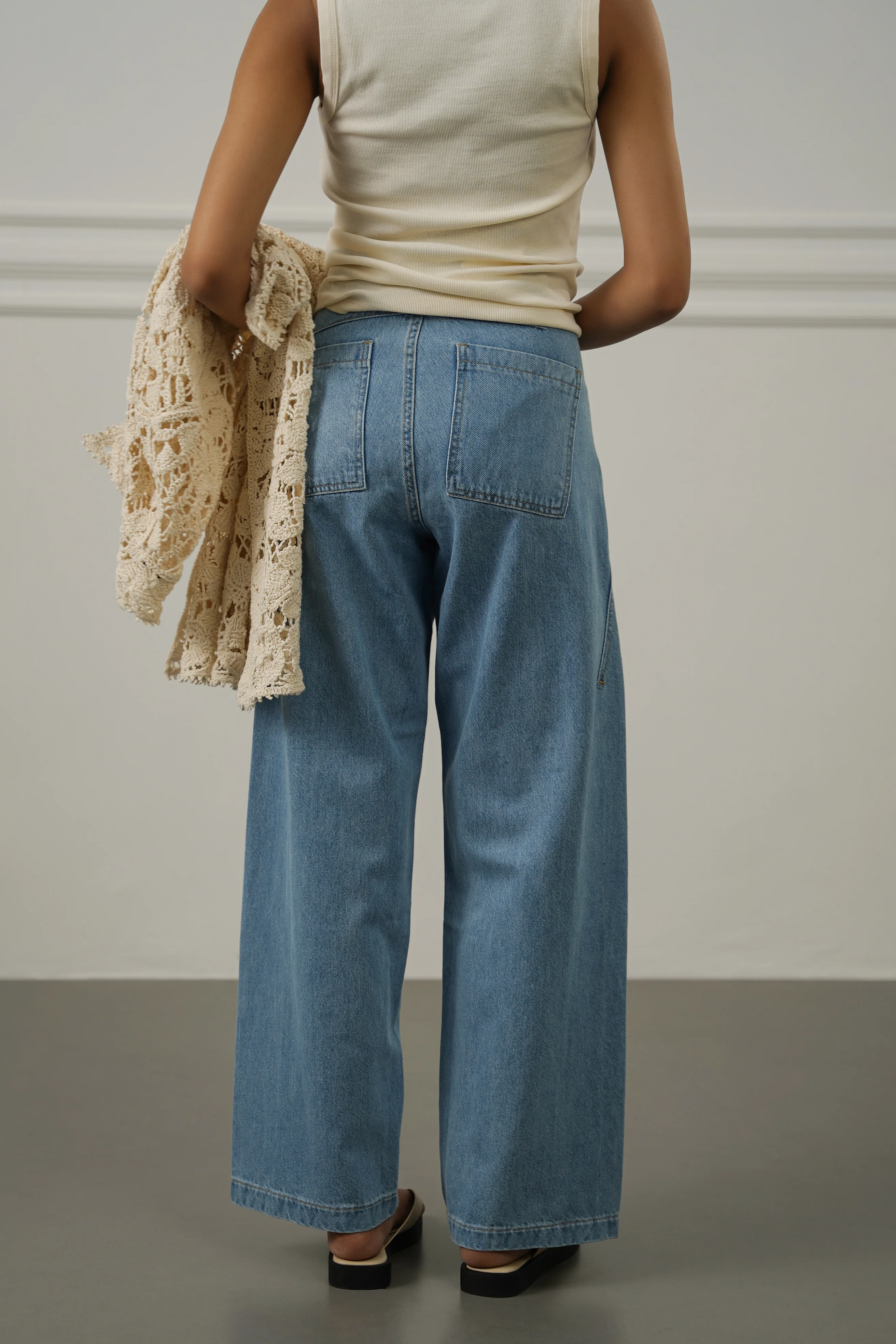 MID RISE BARREL JEANS - Image 5