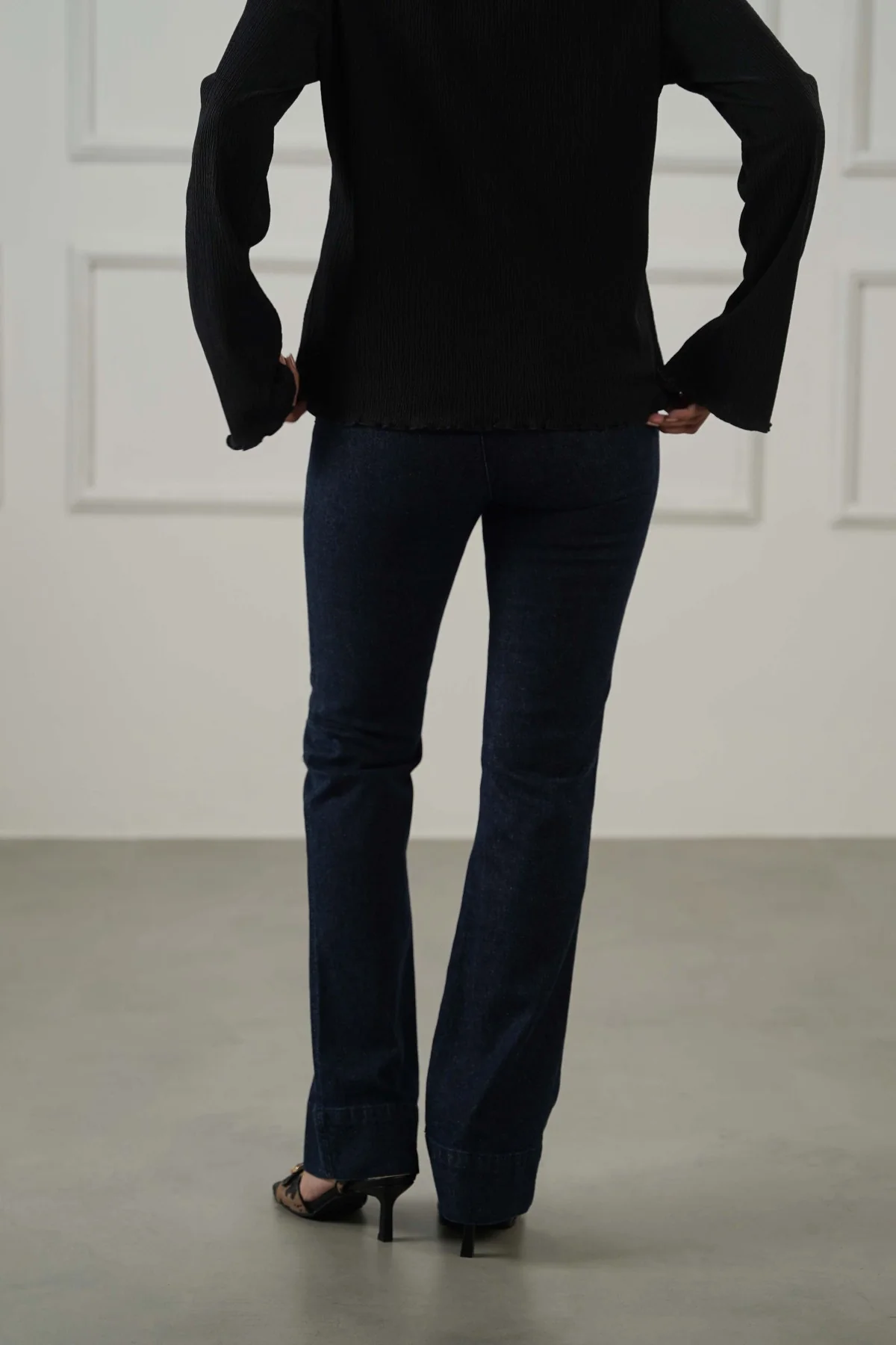 MID-RISE KICK FLARE JEANS - Image 5