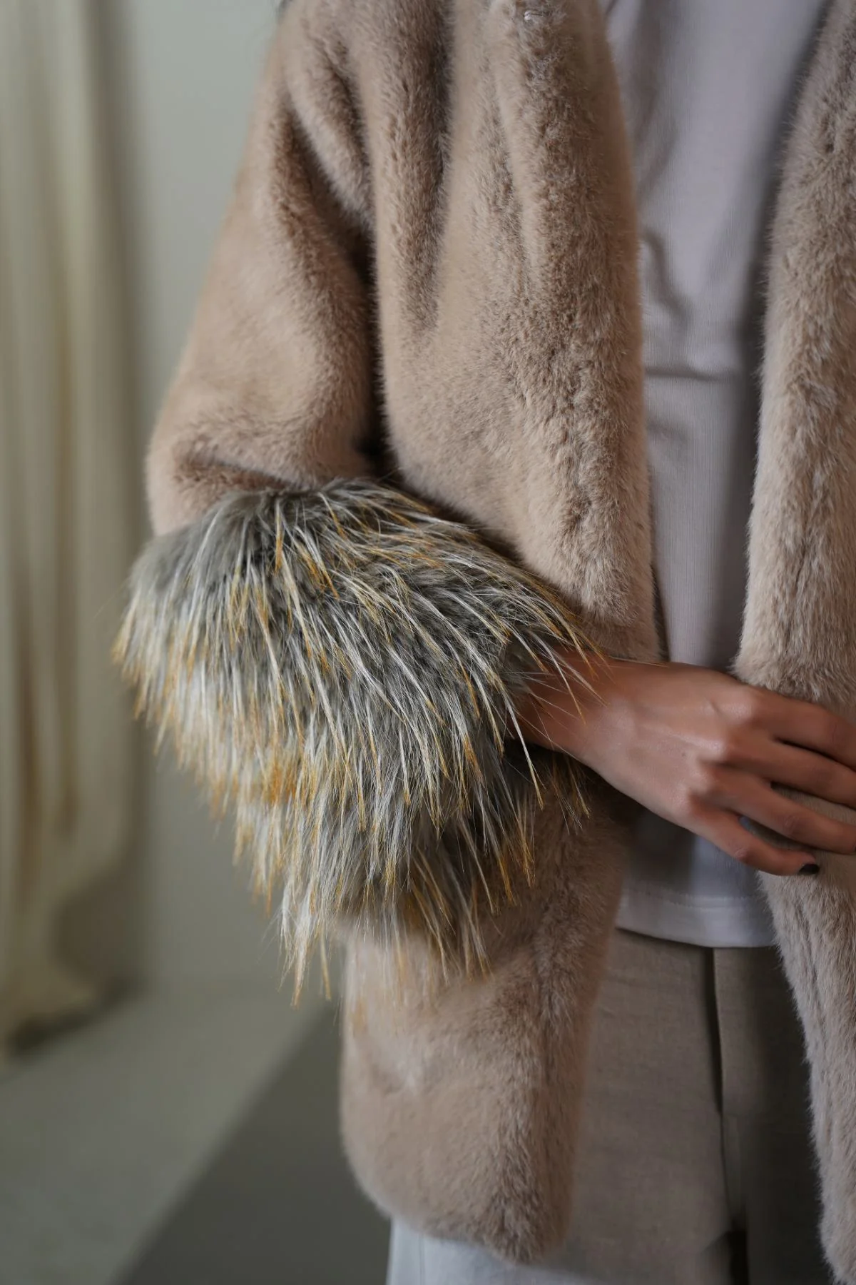 MIDI FEATHERED FUR COAT - Image 5