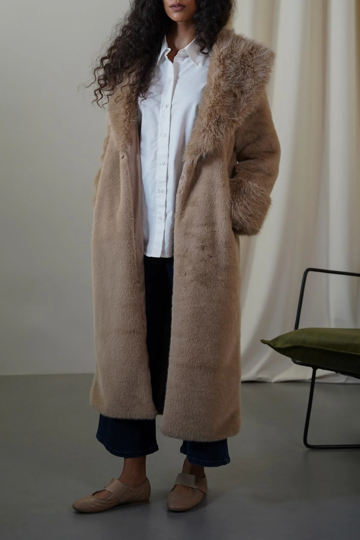 MOB WIFE FUR COAT - Image 3