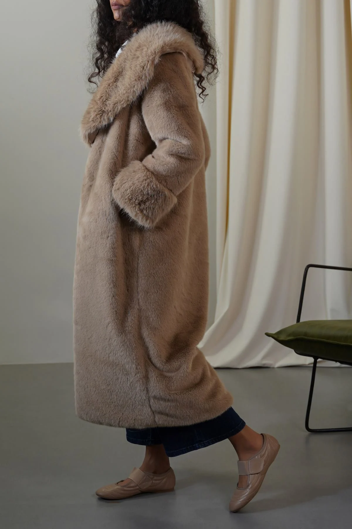 MOB WIFE FUR COAT - Image 5