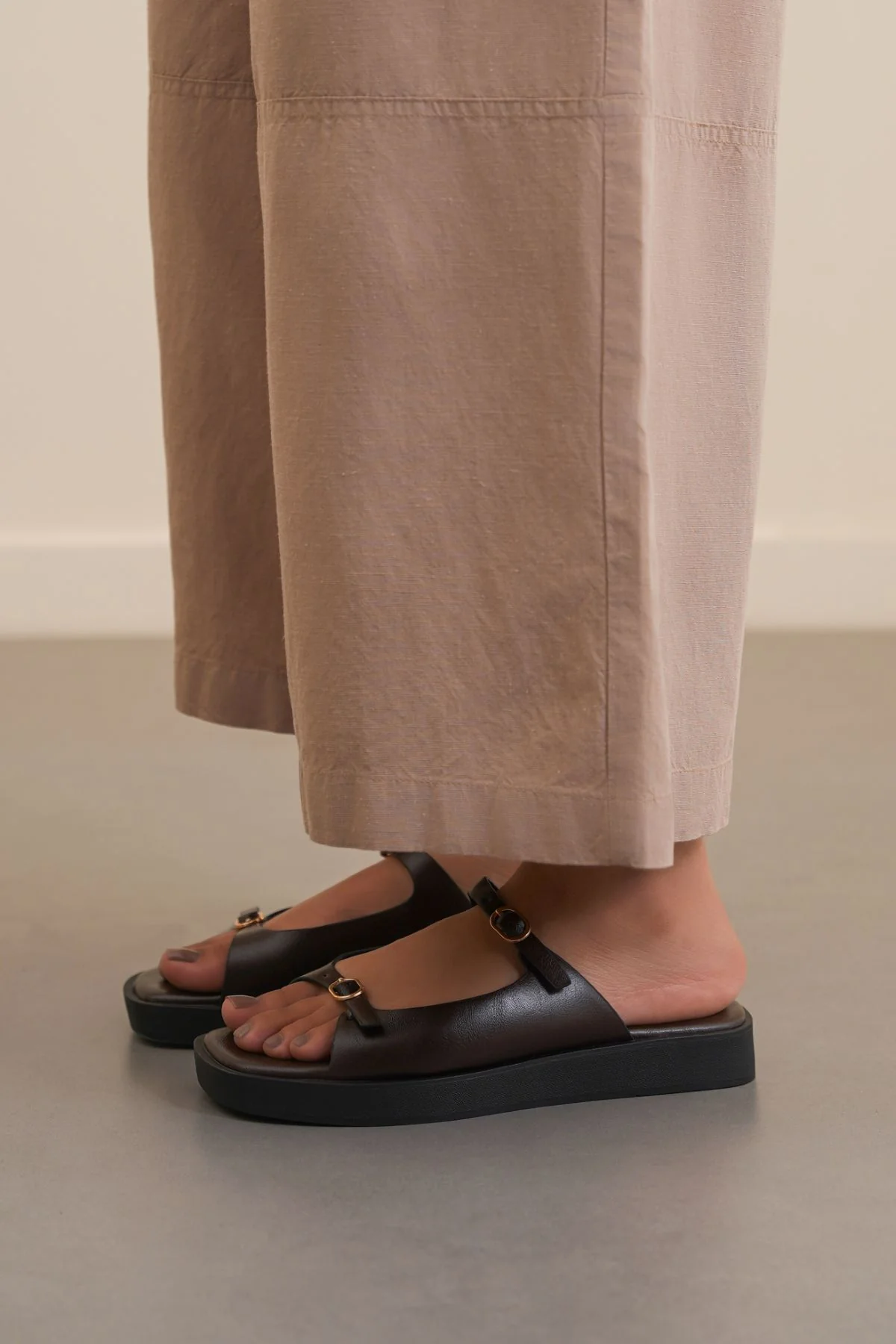 MODERN GREEK SLIPPERS - Image 3