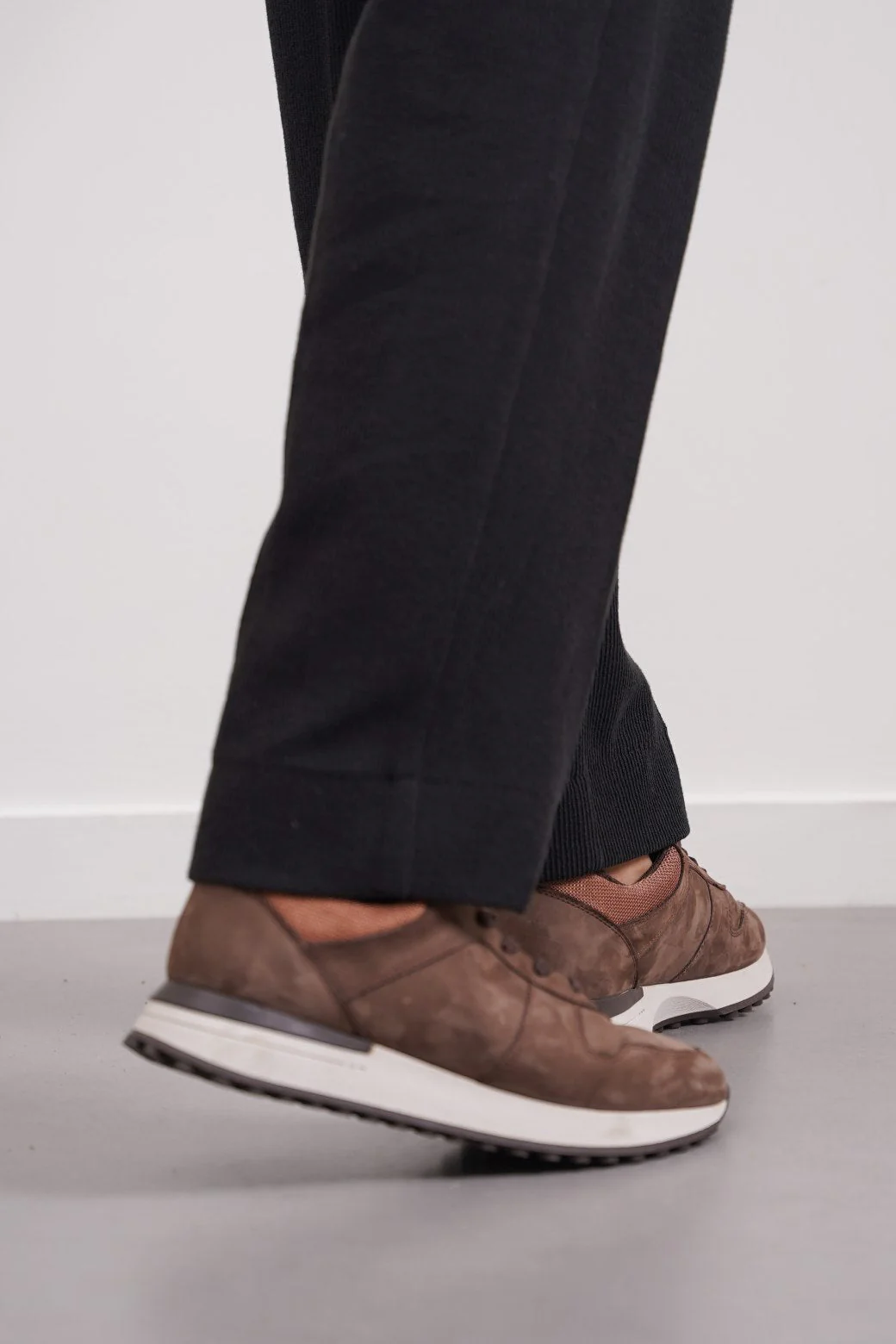 MONOTONE LEATHER SNEAKERS - Image 4