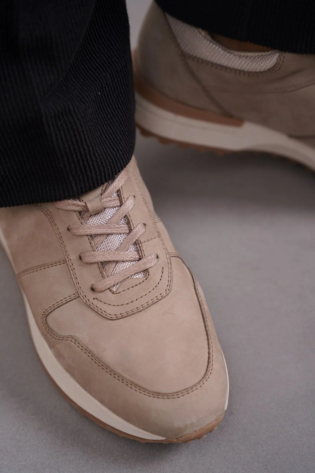 MONOTONE LEATHER SNEAKERS - Image 5