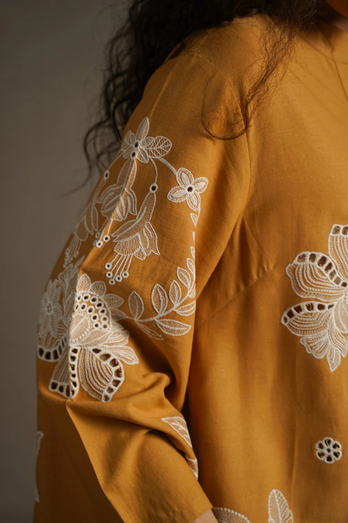OCHRE BLOOM EMBROIDERED TUNIC - Image 4