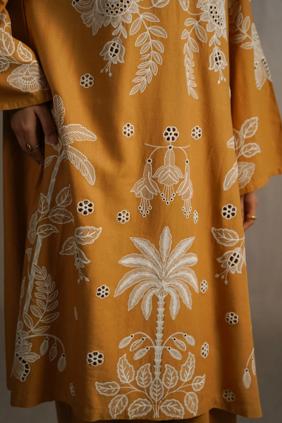 OCHRE BLOOM EMBROIDERED TUNIC - Image 7