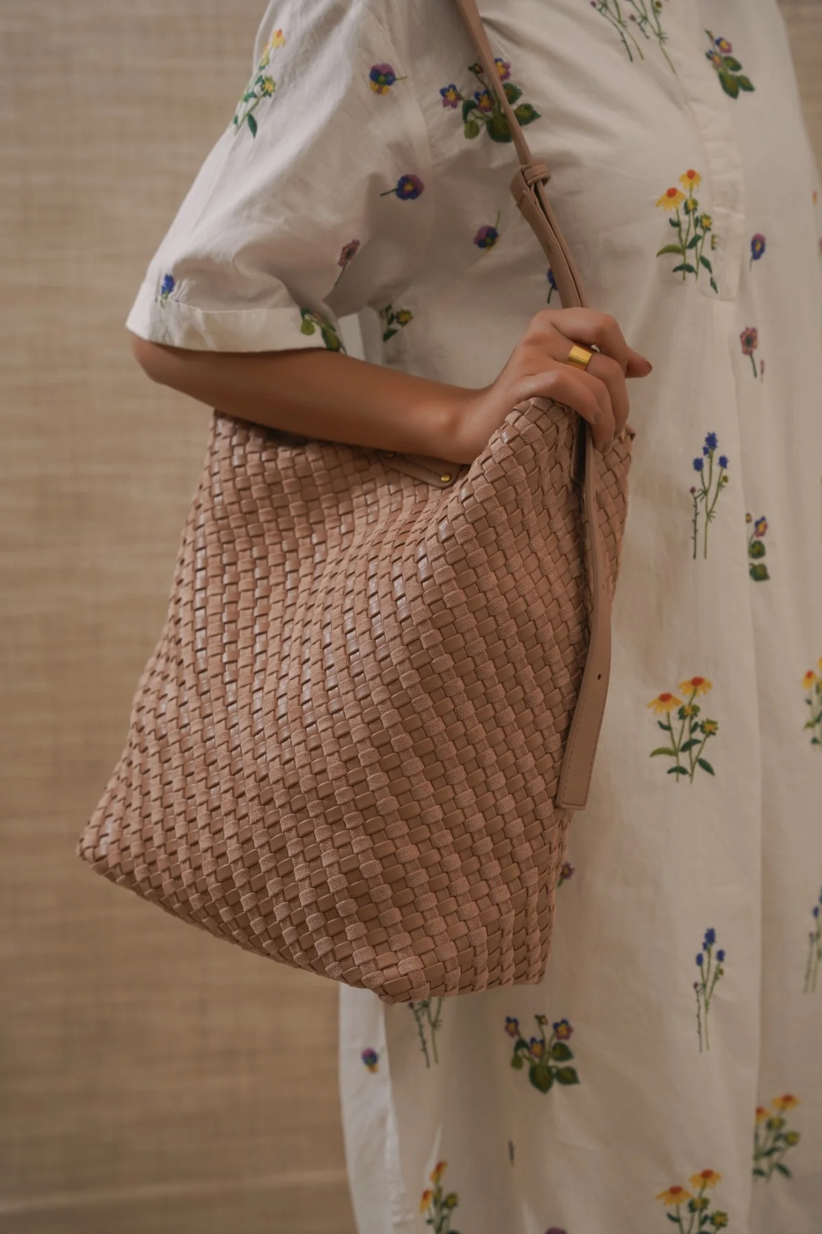 PALM WEAVE TOTE - Image 7