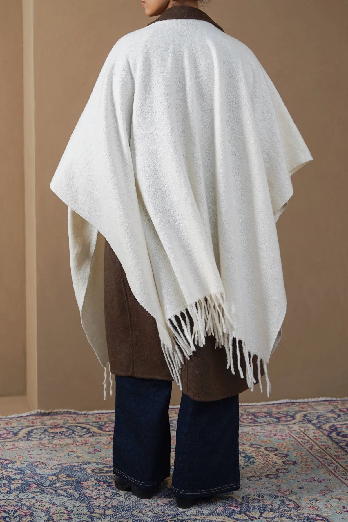 PLUSH WRAP CAPE - Image 3