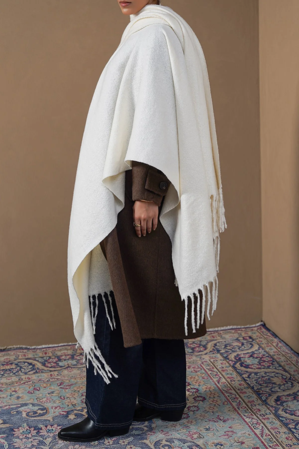 PLUSH WRAP CAPE - Image 8
