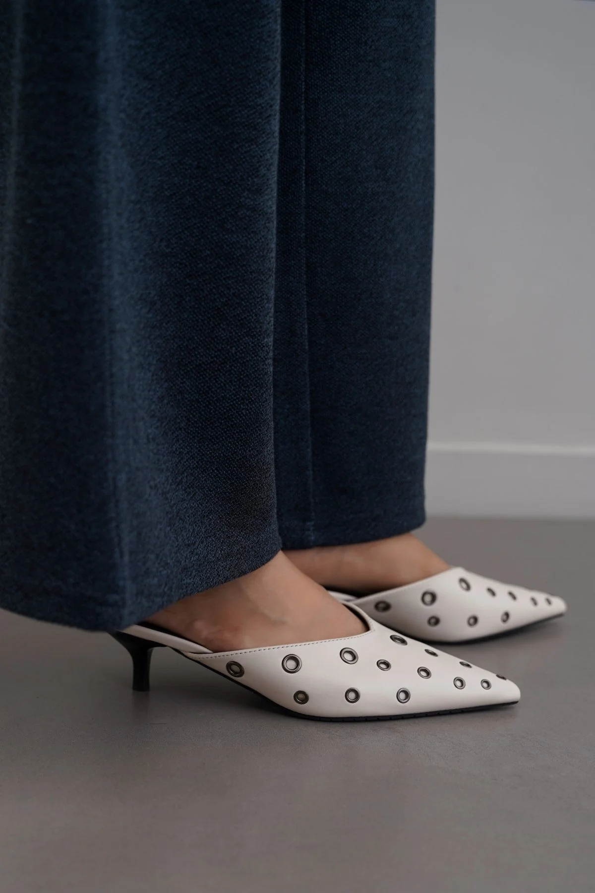 REBEL RIVETS HEELS - Image 5