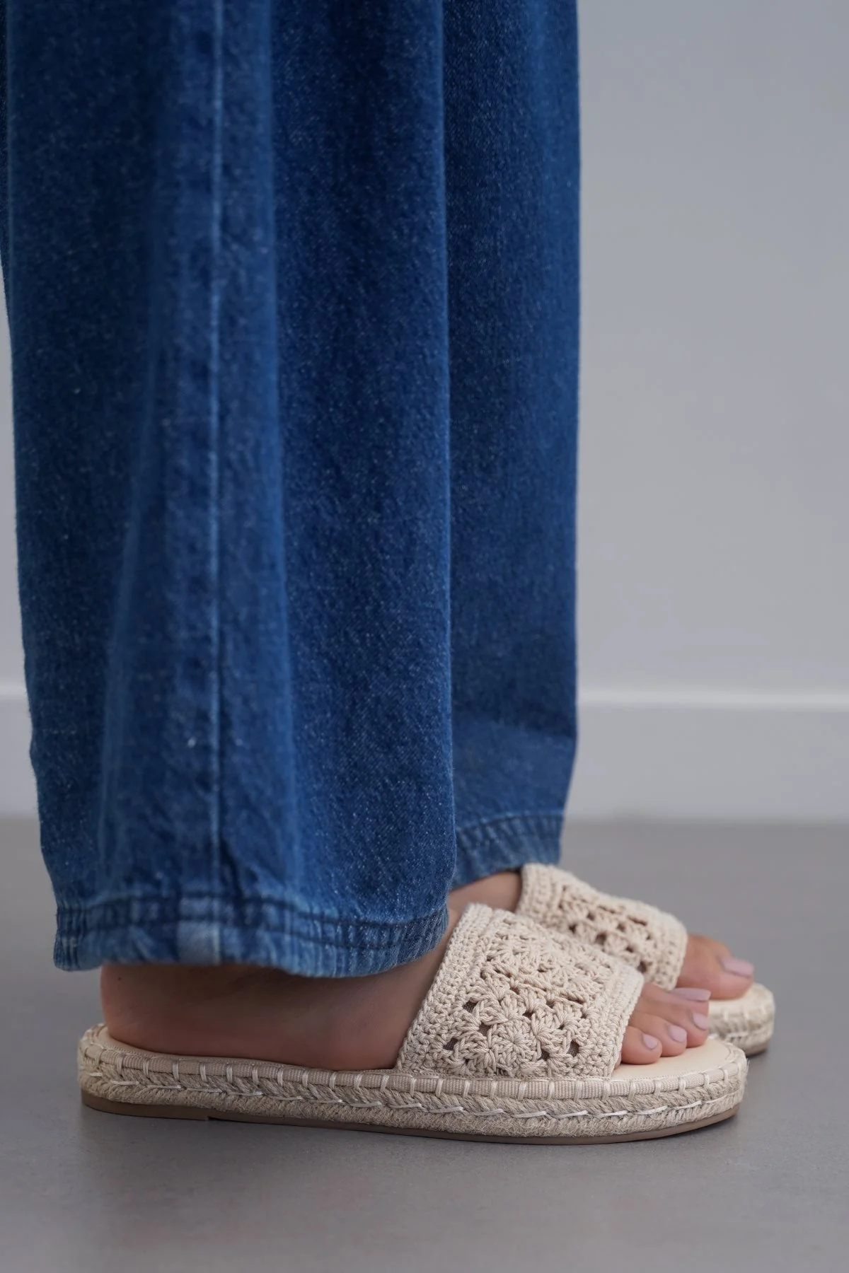 ROMA WOVEN SLIDES - Image 5