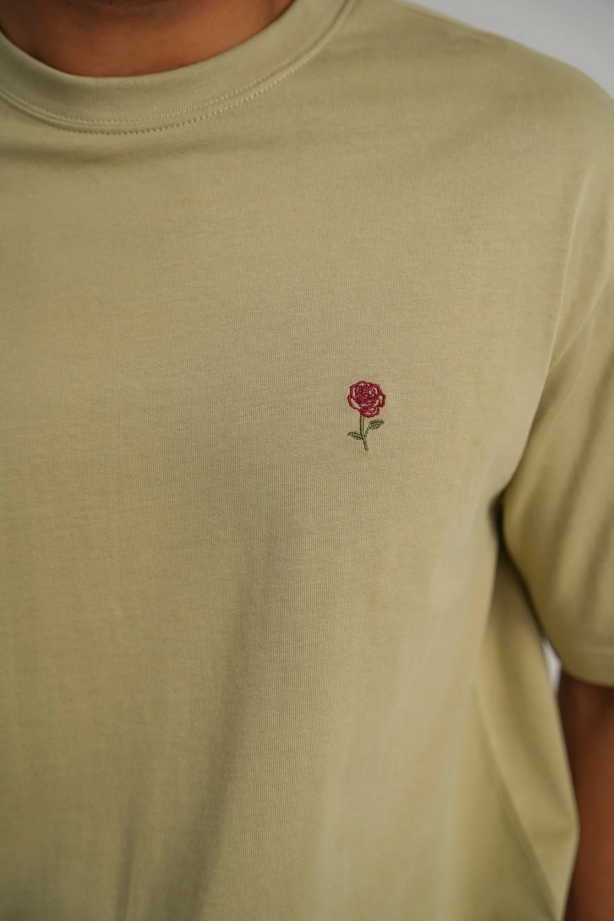 ROSE GRAPHIC TEE - Image 3
