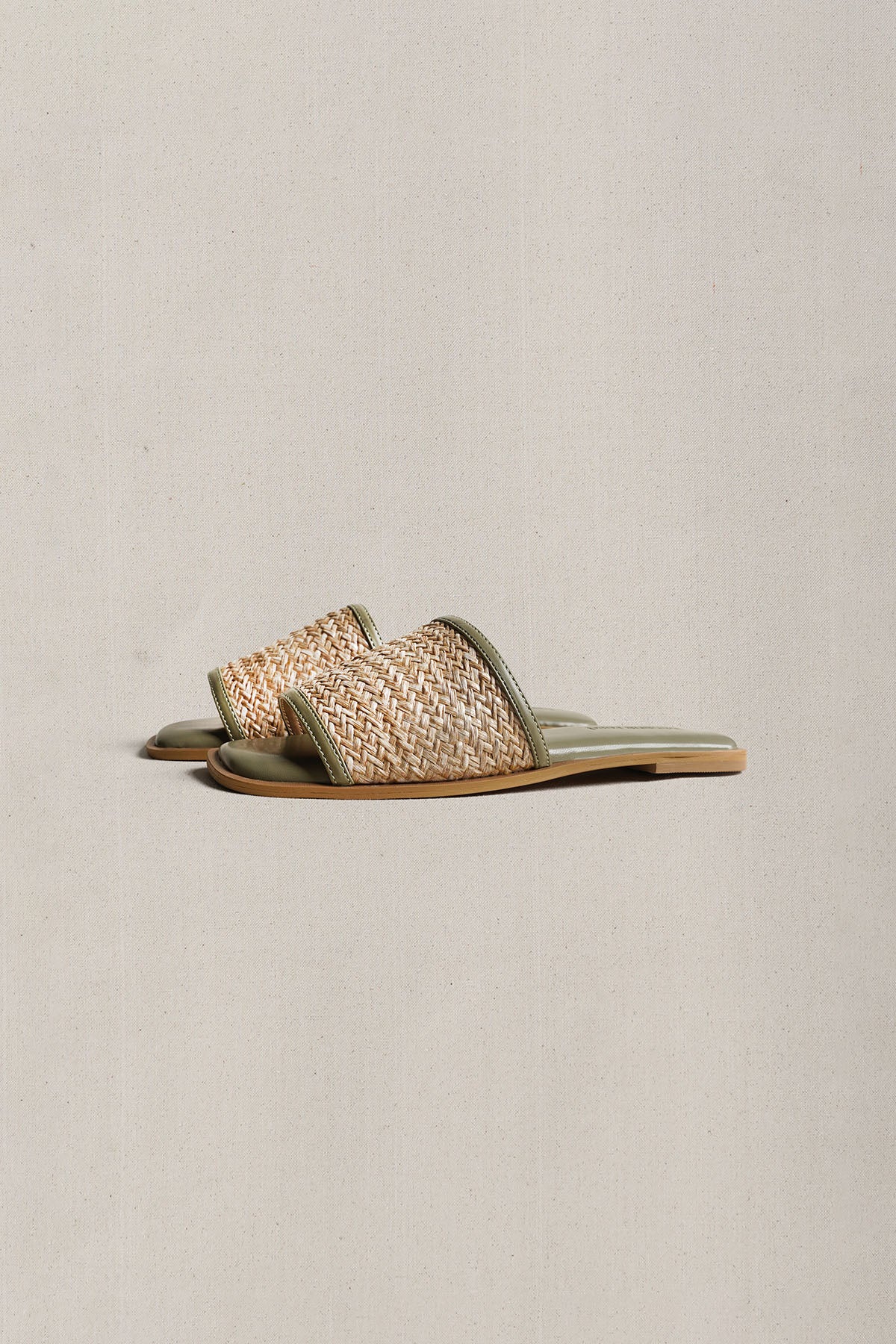 SAGE RAFFIA SLIDES - Image 5
