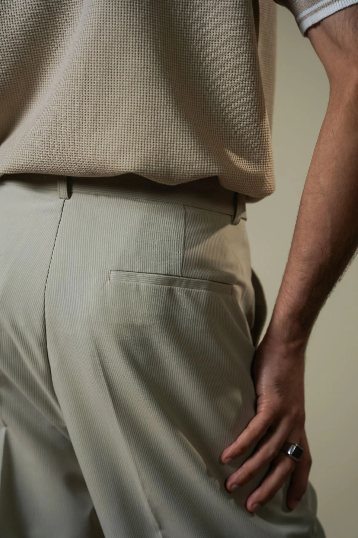 SIGNATURE BELTED PANTS - Image 4