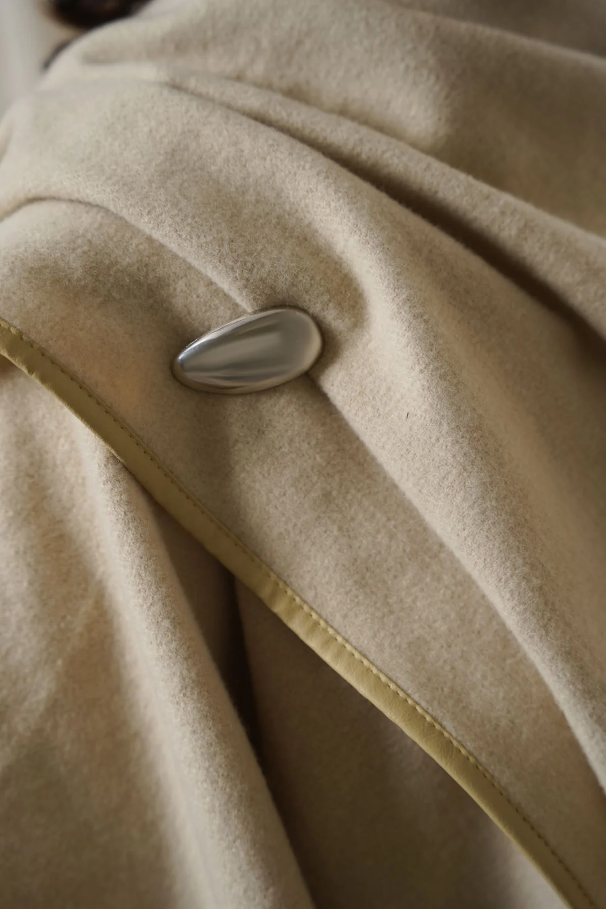SILVER METAL BROOCH - Image 2