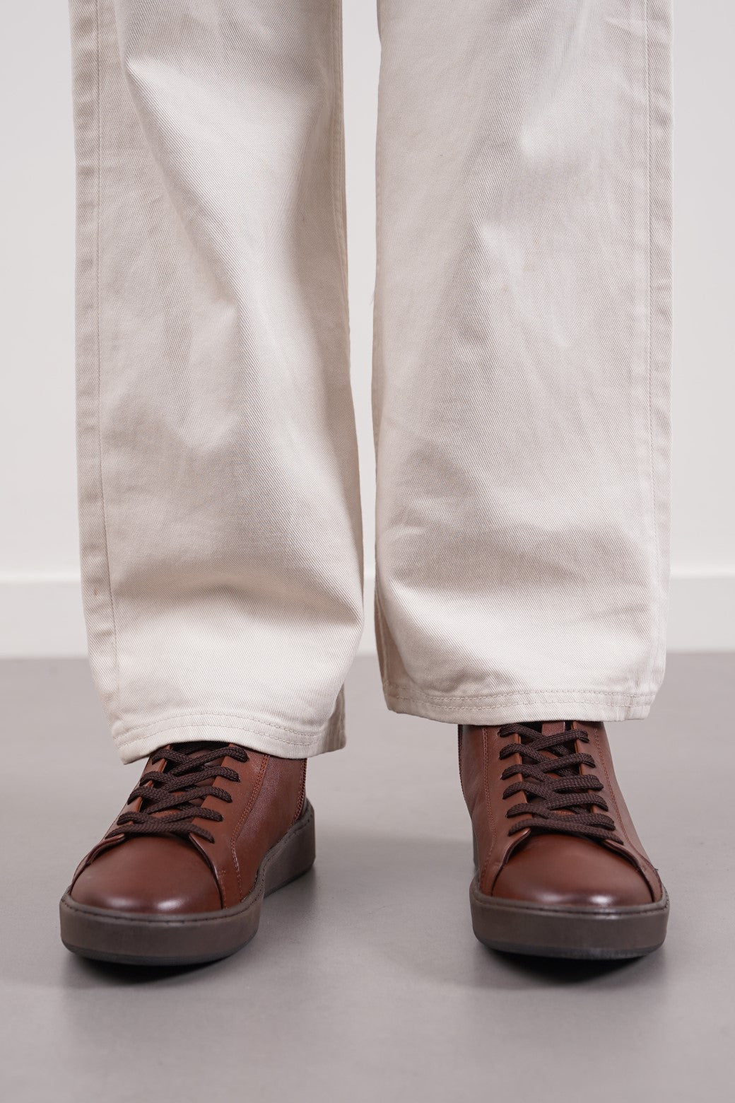 SLEEK LEATHER SNEAKERS - Image 3