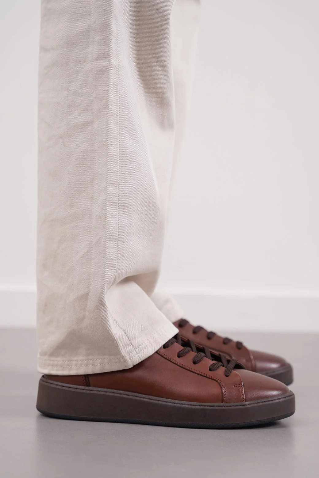 SLEEK LEATHER SNEAKERS - Image 4